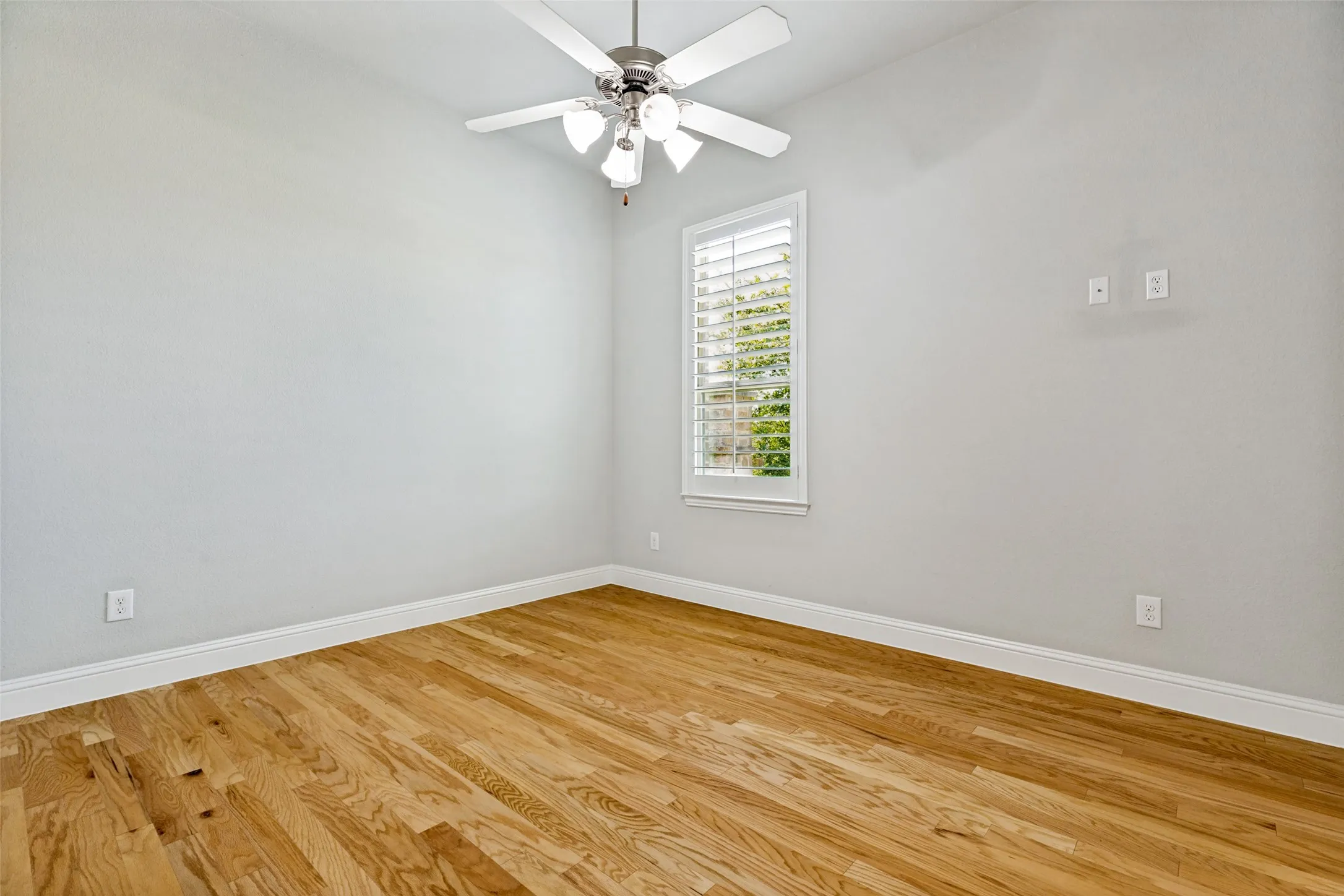 Single Family Residence For Sale in Collin County , 7700 Weatherford Trace, Mc Kinney, Texas 75071, 4 Bedroom, 4 Bathroom, 3 Garage spaces, 3,288 Sqft, built in 2015, mls#21353731, Real Estate Agent in Mc Kinney, Homes For Sale in Collin county, Homes For Sale in Mc Kinney, Realtor in Mc Kinney Texas, Real Estate Brokerage Independent Realty Texas, Luminita Cordes Realtor