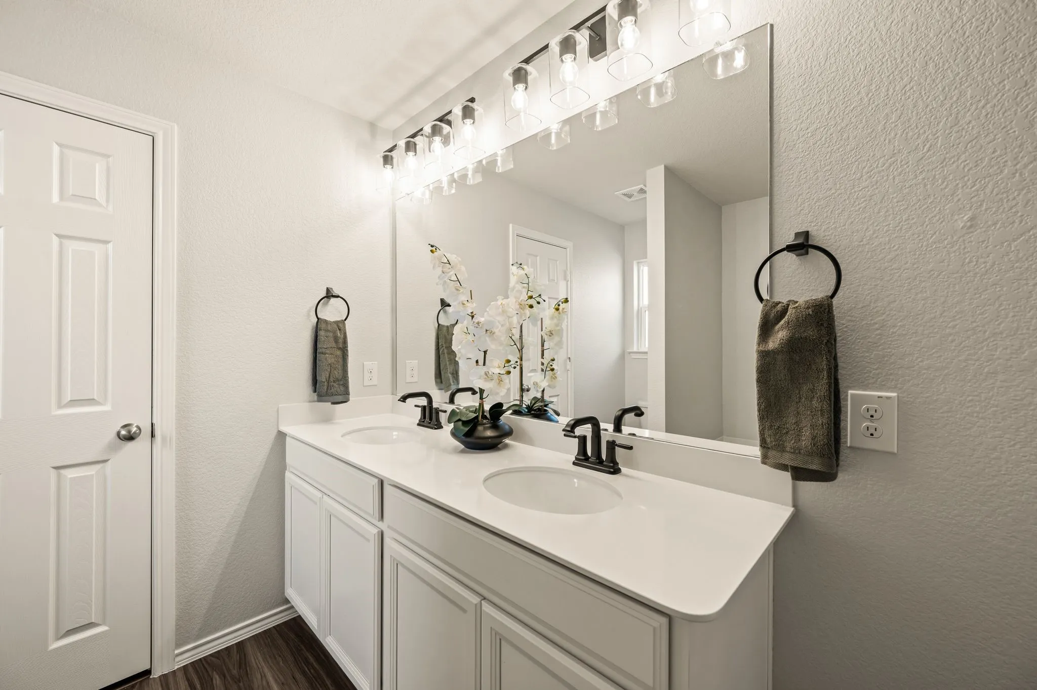 Single Family Residence For Sale in Tarrant County , 9112 Settlers Peak Road, Fort Worth, Texas 76179, 3 Bedroom, 2 Bathroom, 2 Garage spaces, 1,945 Sqft, built in 2020, mls#21352404, Real Estate Agent in Fort Worth, Homes For Sale in Tarrant county, Homes For Sale in Fort Worth, Realtor in Fort Worth Texas, Real Estate Brokerage Independent Realty Texas, Luminita Cordes Realtor