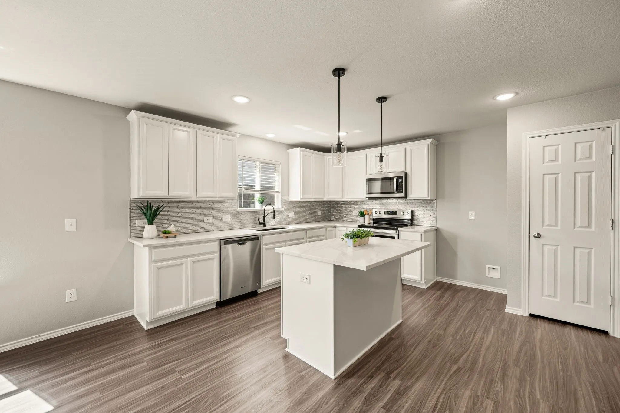 Single Family Residence For Sale in Tarrant County , 9112 Settlers Peak Road, Fort Worth, Texas 76179, 3 Bedroom, 2 Bathroom, 2 Garage spaces, 1,945 Sqft, built in 2020, mls#21352404, Real Estate Agent in Fort Worth, Homes For Sale in Tarrant county, Homes For Sale in Fort Worth, Realtor in Fort Worth Texas, Real Estate Brokerage Independent Realty Texas, Luminita Cordes Realtor