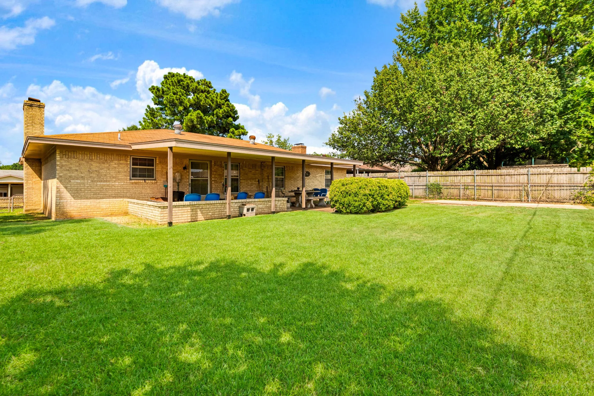 Single Family Residence For Sale in Lamar County , 3450 Vagas Drive, Paris, Texas 75462, 3 Bedroom, 2 Bathroom, 2 Garage spaces, 1,700 Sqft, built in 0, mls#21353655, Real Estate Agent in Paris, Homes For Sale in Lamar county, Homes For Sale in Paris, Realtor in Paris Texas, Real Estate Brokerage Independent Realty Texas, Luminita Cordes Realtor