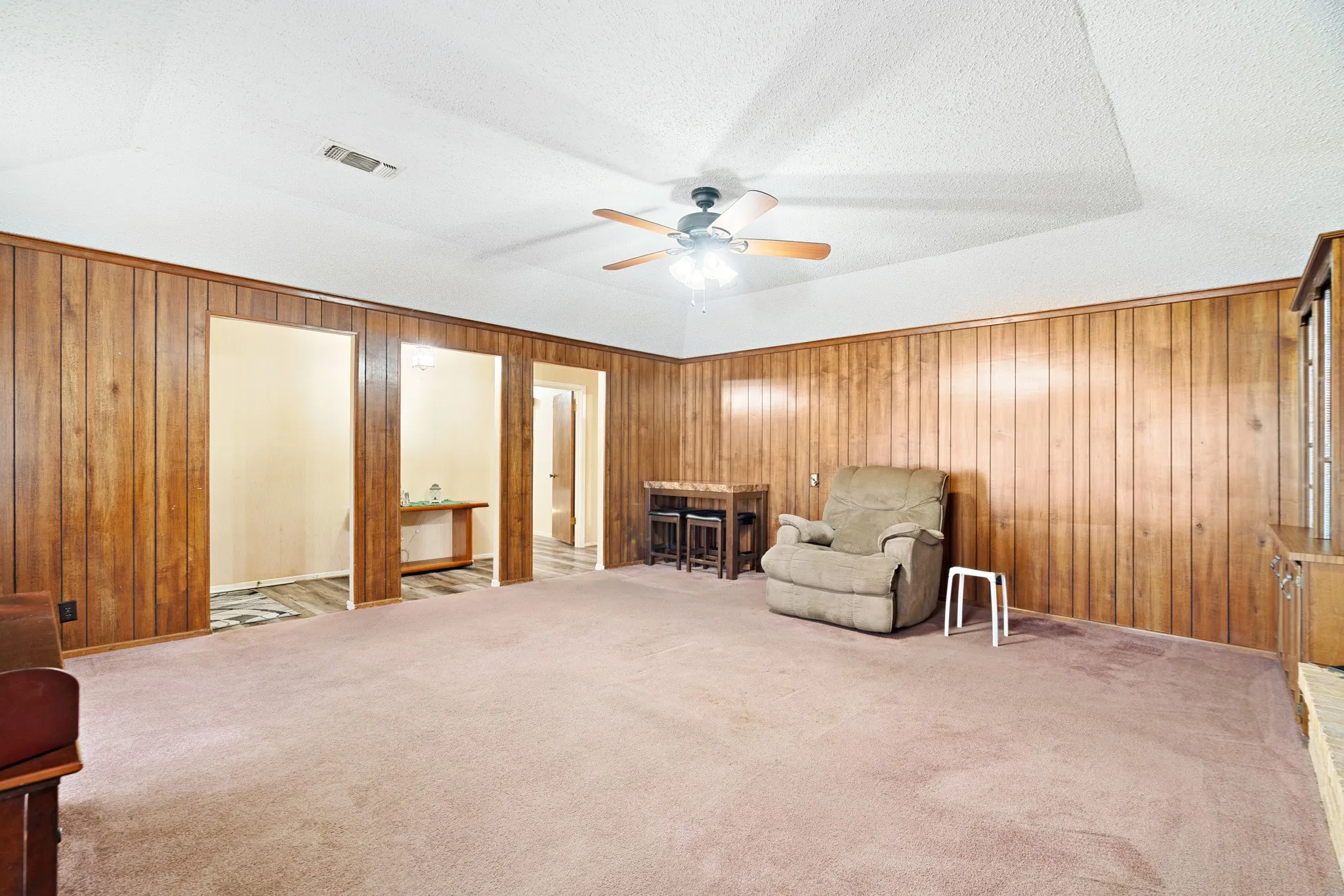 Single Family Residence For Sale in Lamar County , 3450 Vagas Drive, Paris, Texas 75462, 3 Bedroom, 2 Bathroom, 2 Garage spaces, 1,700 Sqft, built in 0, mls#21353655, Real Estate Agent in Paris, Homes For Sale in Lamar county, Homes For Sale in Paris, Realtor in Paris Texas, Real Estate Brokerage Independent Realty Texas, Luminita Cordes Realtor