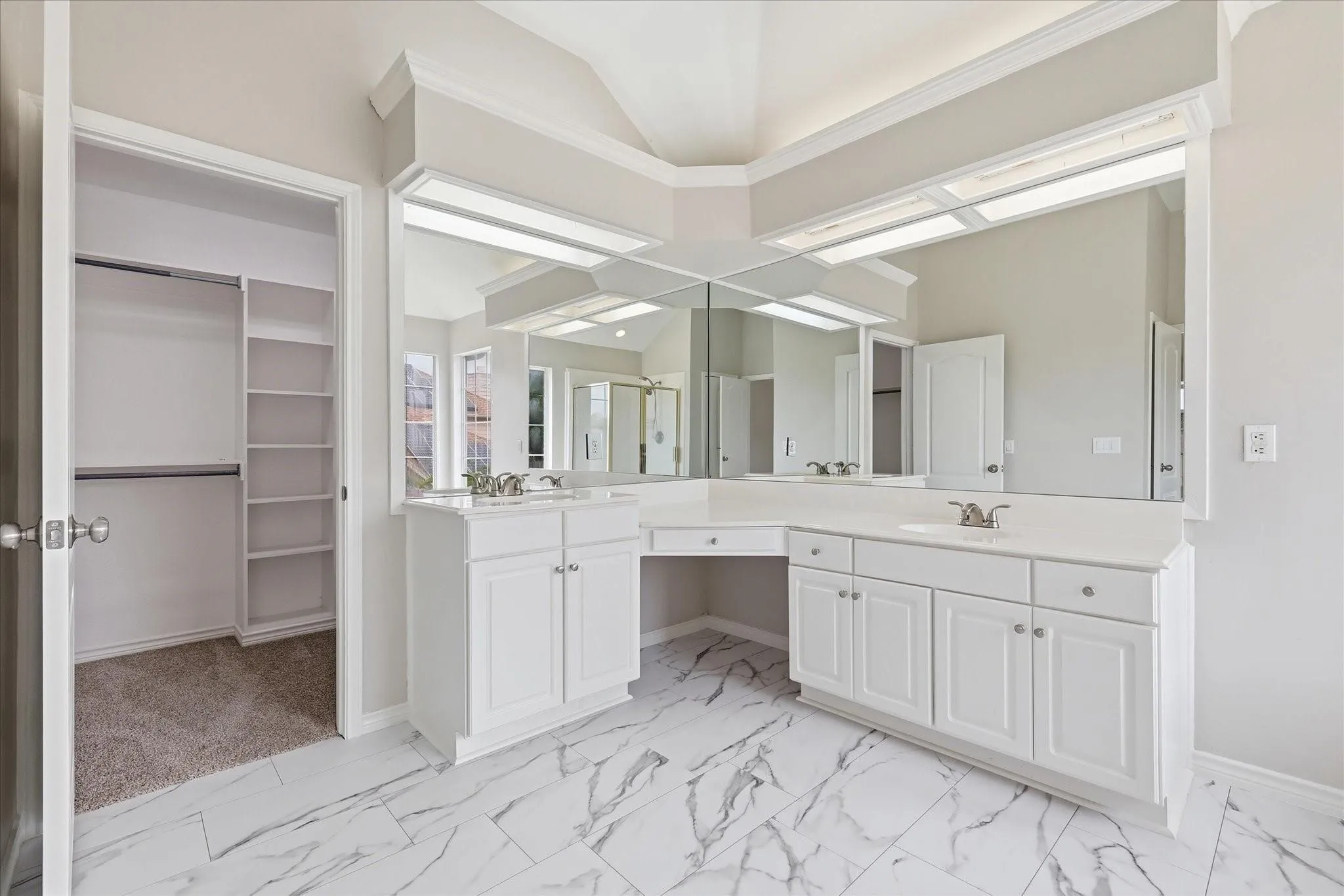 Single Family Residence For Sale in Dallas County , 2209 Everglade Court, Carrollton, Texas 75006, 4 Bedroom, 4 Bathroom, 2 Garage spaces, 2,950 Sqft, built in 1995, mls#21353820, Real Estate Agent in Carrollton, Homes For Sale in Dallas county, Homes For Sale in Carrollton, Realtor in Carrollton Texas, Real Estate Brokerage Independent Realty Texas, Luminita Cordes Realtor