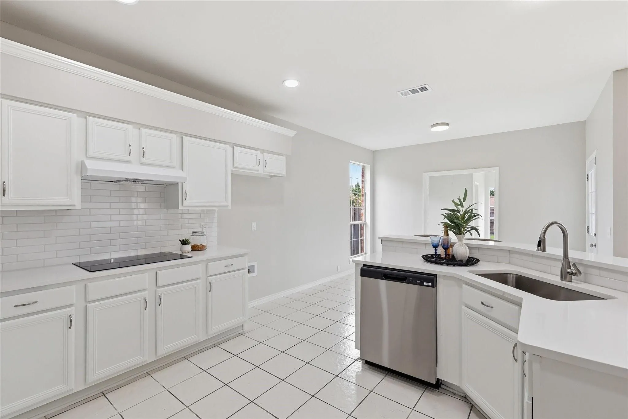 Single Family Residence For Sale in Dallas County , 2209 Everglade Court, Carrollton, Texas 75006, 4 Bedroom, 4 Bathroom, 2 Garage spaces, 2,950 Sqft, built in 1995, mls#21353820, Real Estate Agent in Carrollton, Homes For Sale in Dallas county, Homes For Sale in Carrollton, Realtor in Carrollton Texas, Real Estate Brokerage Independent Realty Texas, Luminita Cordes Realtor