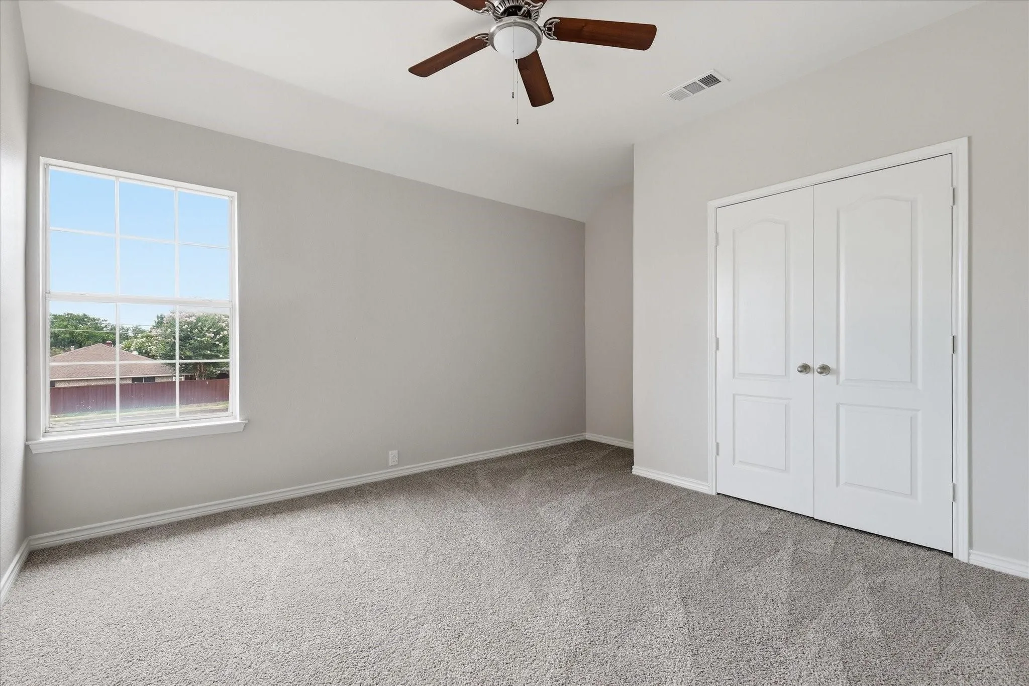 Single Family Residence For Sale in Dallas County , 2209 Everglade Court, Carrollton, Texas 75006, 4 Bedroom, 4 Bathroom, 2 Garage spaces, 2,950 Sqft, built in 1995, mls#21353820, Real Estate Agent in Carrollton, Homes For Sale in Dallas county, Homes For Sale in Carrollton, Realtor in Carrollton Texas, Real Estate Brokerage Independent Realty Texas, Luminita Cordes Realtor