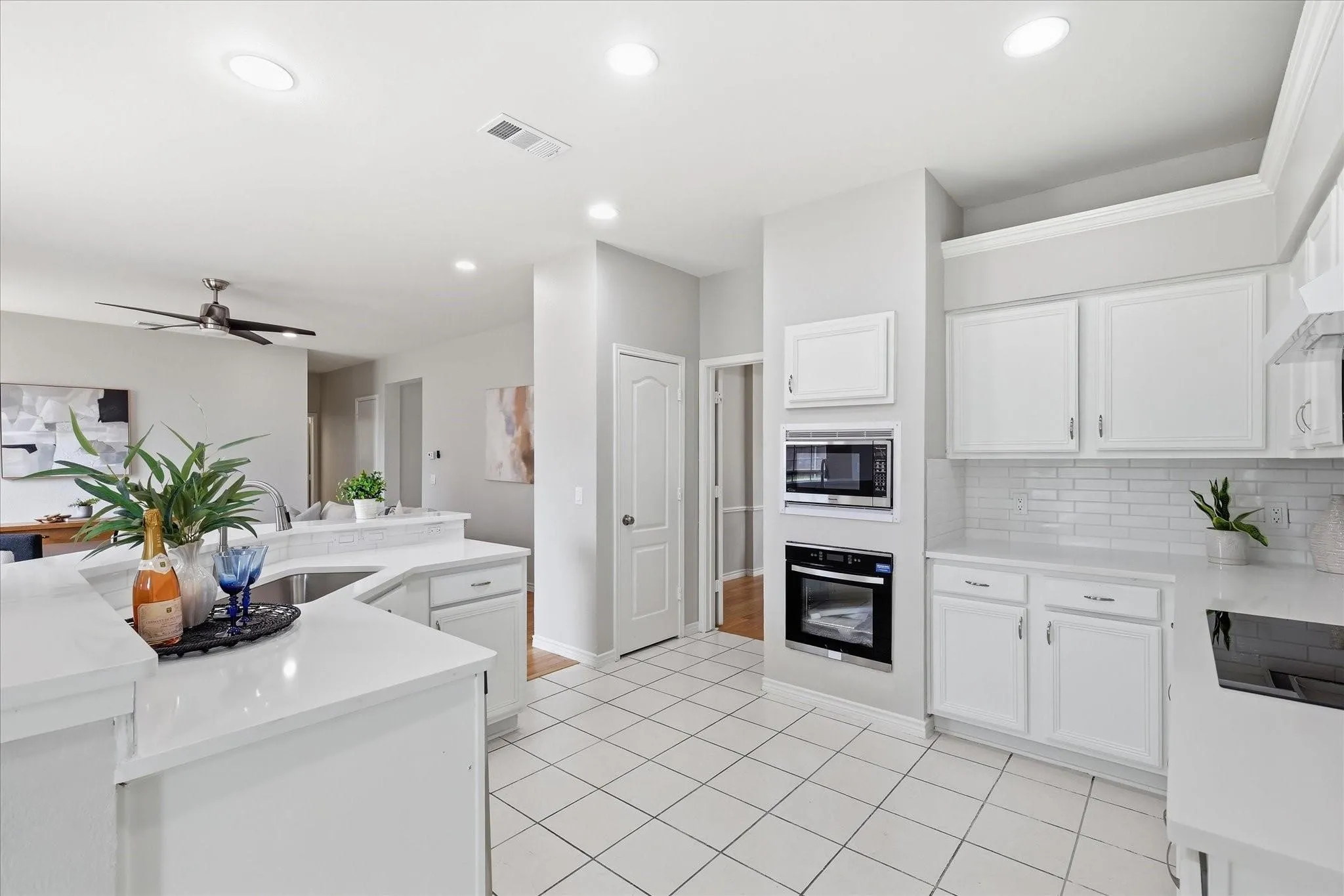 Single Family Residence For Sale in Dallas County , 2209 Everglade Court, Carrollton, Texas 75006, 4 Bedroom, 4 Bathroom, 2 Garage spaces, 2,950 Sqft, built in 1995, mls#21353820, Real Estate Agent in Carrollton, Homes For Sale in Dallas county, Homes For Sale in Carrollton, Realtor in Carrollton Texas, Real Estate Brokerage Independent Realty Texas, Luminita Cordes Realtor