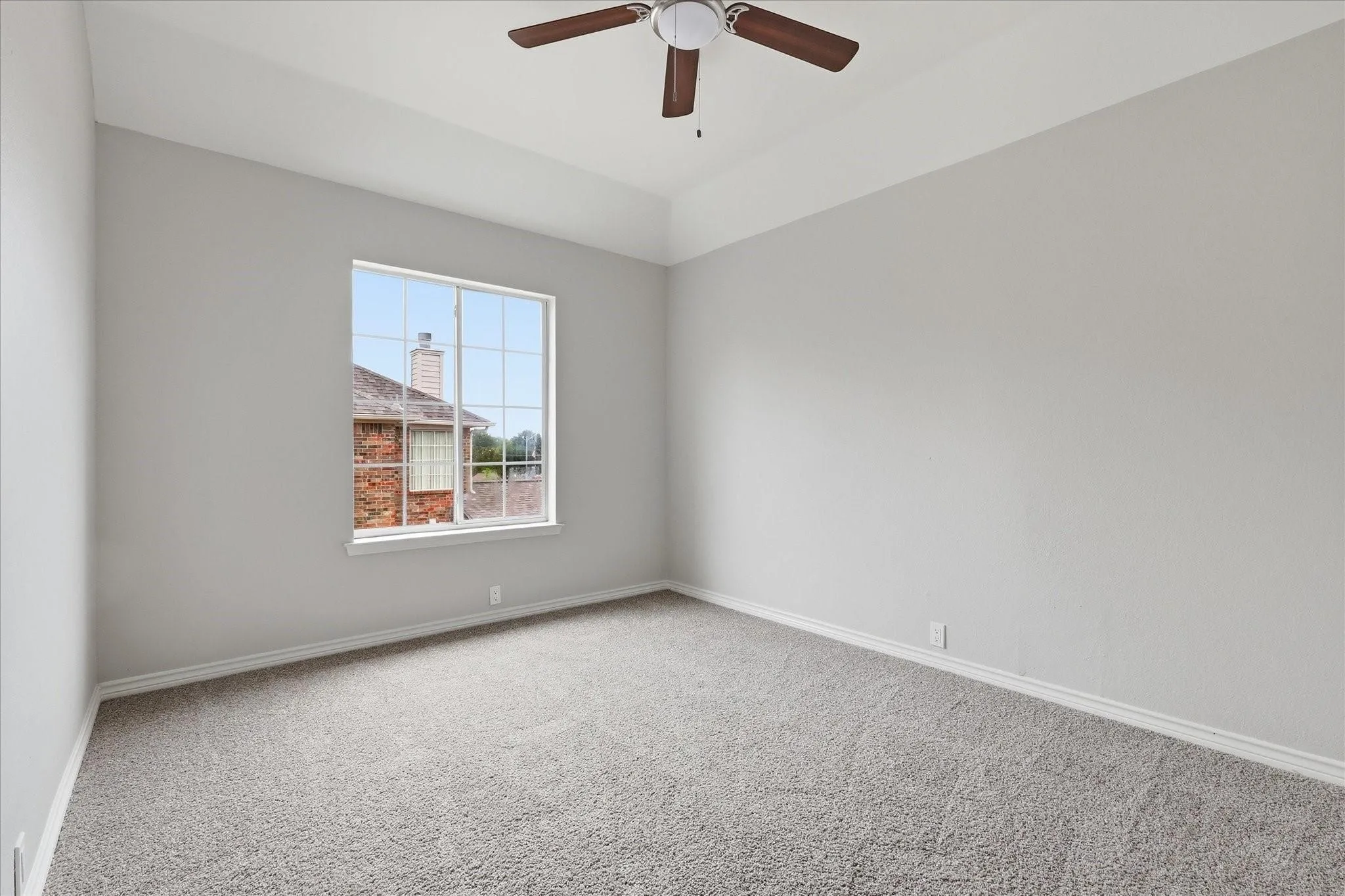 Single Family Residence For Sale in Dallas County , 2209 Everglade Court, Carrollton, Texas 75006, 4 Bedroom, 4 Bathroom, 2 Garage spaces, 2,950 Sqft, built in 1995, mls#21353820, Real Estate Agent in Carrollton, Homes For Sale in Dallas county, Homes For Sale in Carrollton, Realtor in Carrollton Texas, Real Estate Brokerage Independent Realty Texas, Luminita Cordes Realtor