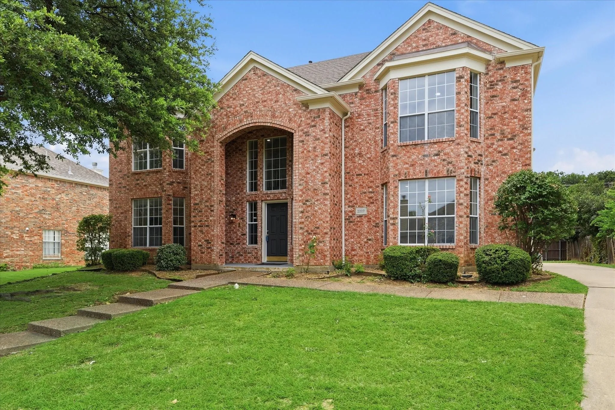Single Family Residence For Sale in Dallas County , 2209 Everglade Court, Carrollton, Texas 75006, 4 Bedroom, 4 Bathroom, 2 Garage spaces, 2,950 Sqft, built in 1995, mls#21353820, Real Estate Agent in Carrollton, Homes For Sale in Dallas county, Homes For Sale in Carrollton, Realtor in Carrollton Texas, Real Estate Brokerage Independent Realty Texas, Luminita Cordes Realtor