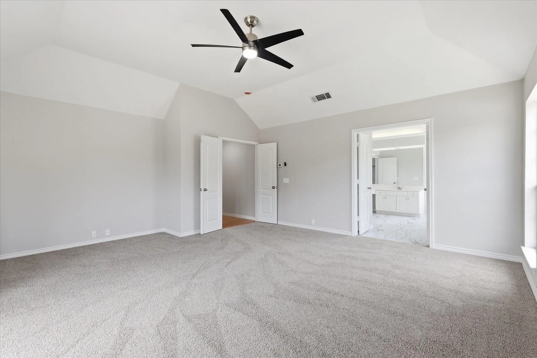 Single Family Residence For Sale in Dallas County , 2209 Everglade Court, Carrollton, Texas 75006, 4 Bedroom, 4 Bathroom, 2 Garage spaces, 2,950 Sqft, built in 1995, mls#21353820, Real Estate Agent in Carrollton, Homes For Sale in Dallas county, Homes For Sale in Carrollton, Realtor in Carrollton Texas, Real Estate Brokerage Independent Realty Texas, Luminita Cordes Realtor