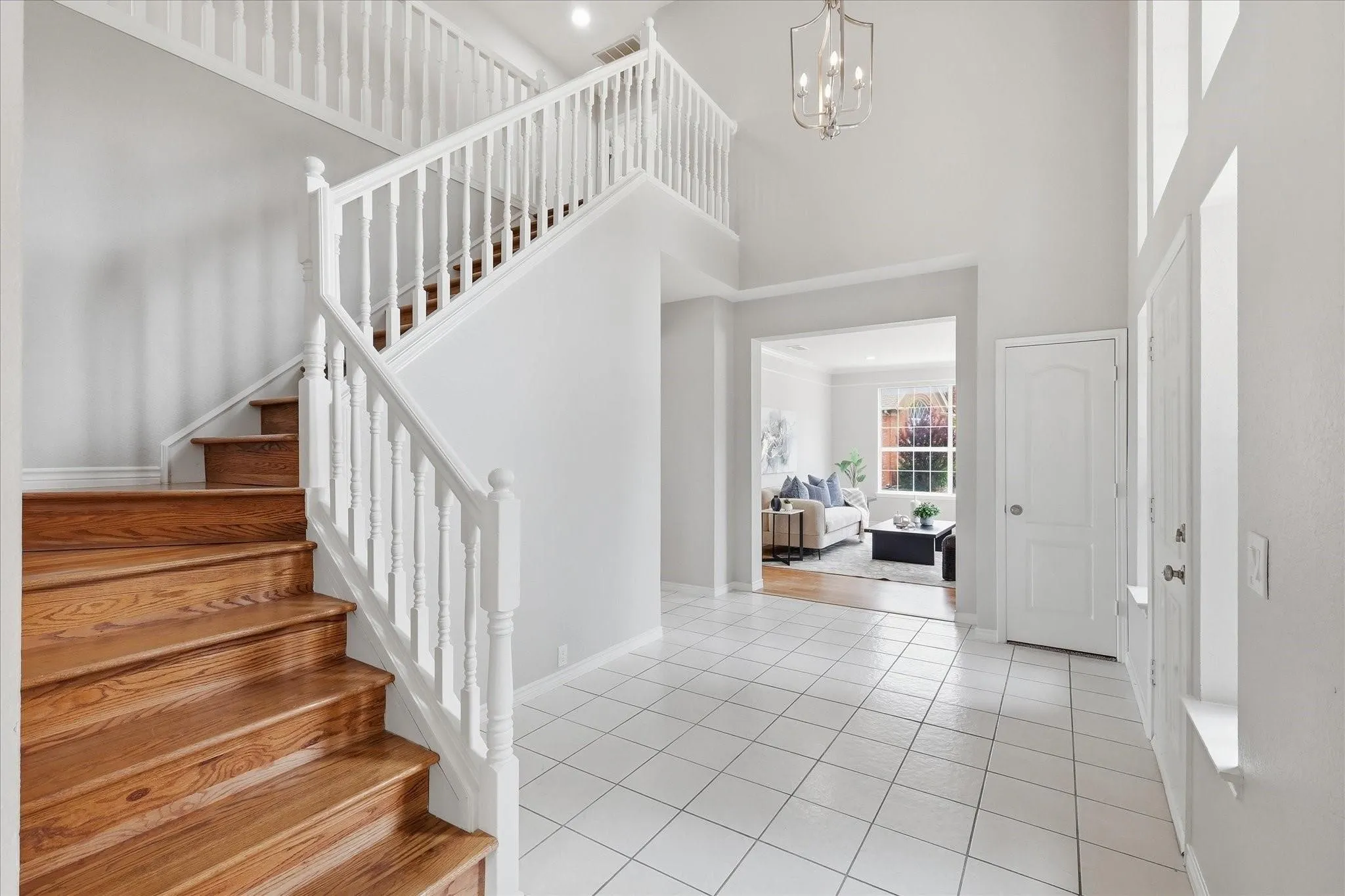 Single Family Residence For Sale in Dallas County , 2209 Everglade Court, Carrollton, Texas 75006, 4 Bedroom, 4 Bathroom, 2 Garage spaces, 2,950 Sqft, built in 1995, mls#21353820, Real Estate Agent in Carrollton, Homes For Sale in Dallas county, Homes For Sale in Carrollton, Realtor in Carrollton Texas, Real Estate Brokerage Independent Realty Texas, Luminita Cordes Realtor