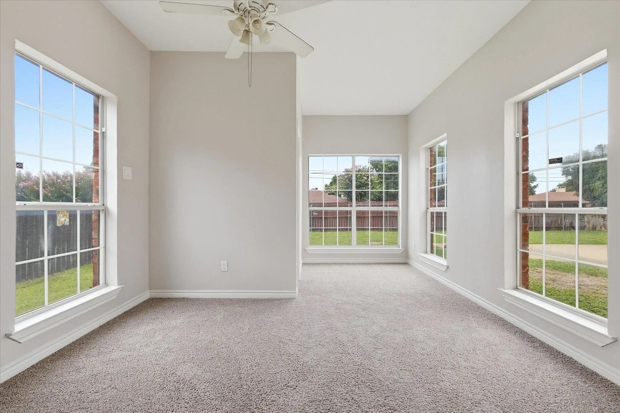 Single Family Residence For Sale in Dallas County , 2209 Everglade Court, Carrollton, Texas 75006, 4 Bedroom, 4 Bathroom, 2 Garage spaces, 2,950 Sqft, built in 1995, mls#21353820, Real Estate Agent in Carrollton, Homes For Sale in Dallas county, Homes For Sale in Carrollton, Realtor in Carrollton Texas, Real Estate Brokerage Independent Realty Texas, Luminita Cordes Realtor