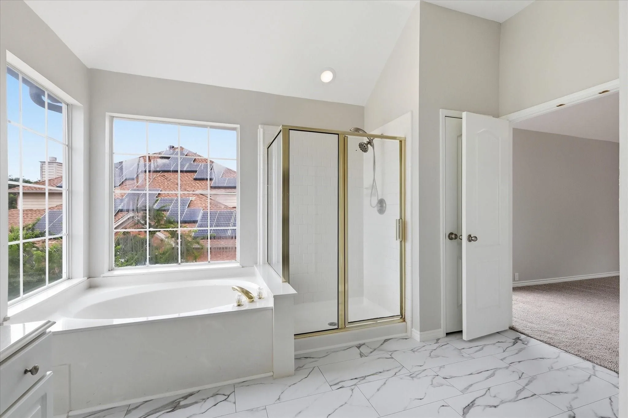 Single Family Residence For Sale in Dallas County , 2209 Everglade Court, Carrollton, Texas 75006, 4 Bedroom, 4 Bathroom, 2 Garage spaces, 2,950 Sqft, built in 1995, mls#21353820, Real Estate Agent in Carrollton, Homes For Sale in Dallas county, Homes For Sale in Carrollton, Realtor in Carrollton Texas, Real Estate Brokerage Independent Realty Texas, Luminita Cordes Realtor