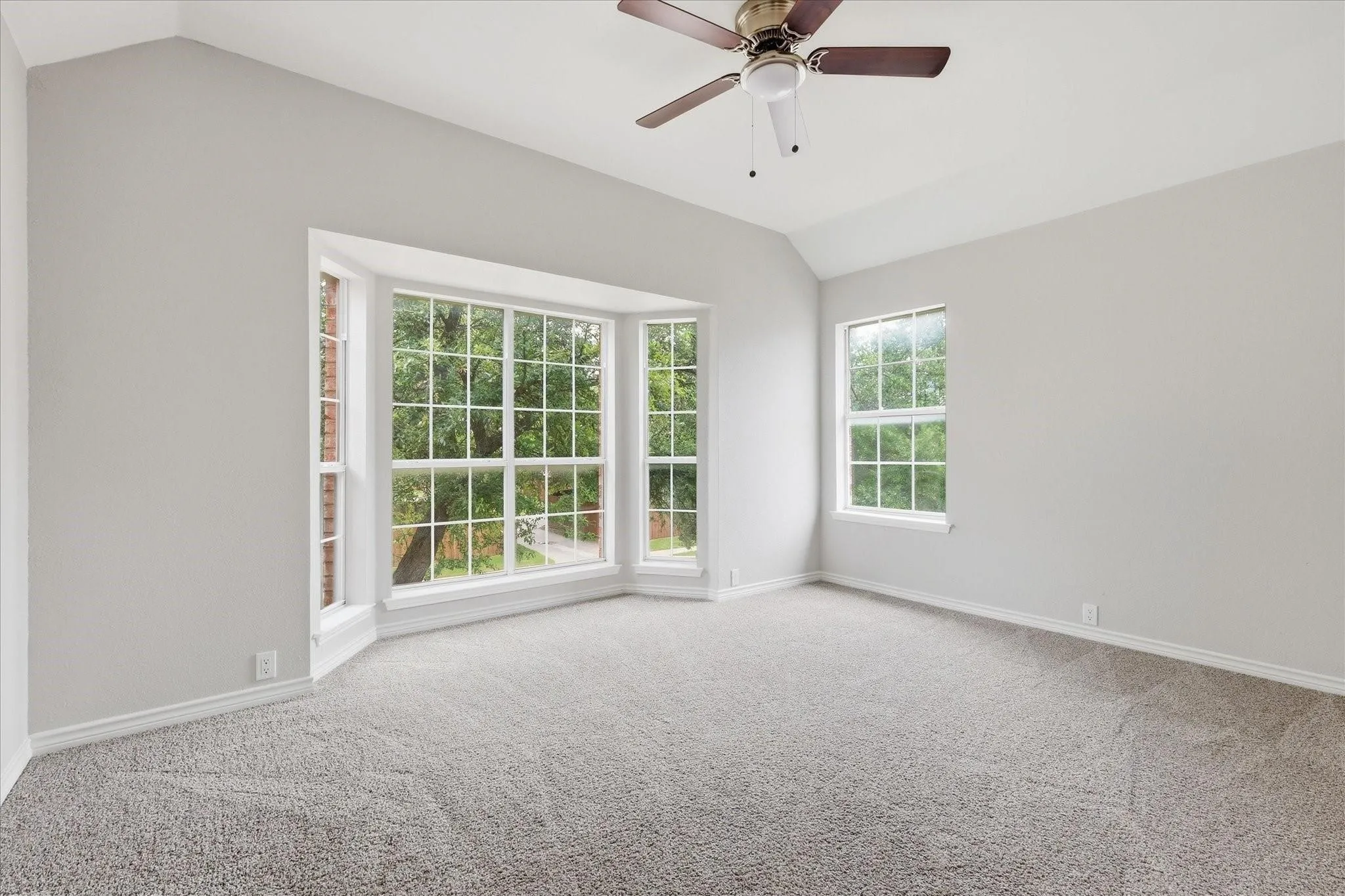 Single Family Residence For Sale in Dallas County , 2209 Everglade Court, Carrollton, Texas 75006, 4 Bedroom, 4 Bathroom, 2 Garage spaces, 2,950 Sqft, built in 1995, mls#21353820, Real Estate Agent in Carrollton, Homes For Sale in Dallas county, Homes For Sale in Carrollton, Realtor in Carrollton Texas, Real Estate Brokerage Independent Realty Texas, Luminita Cordes Realtor