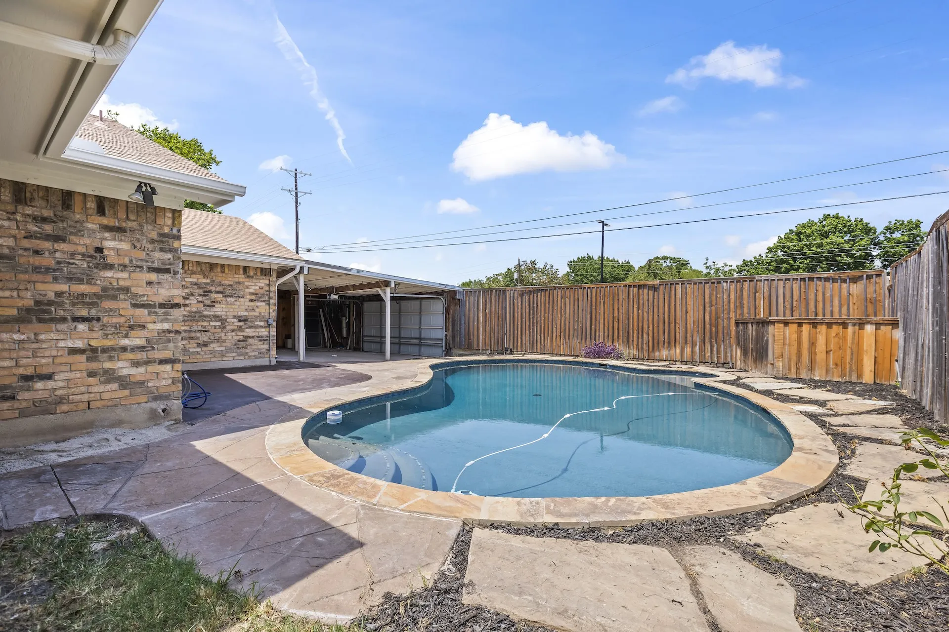 Single Family Residence For Sale in Dallas County , 3837 Shadycreek Drive, Garland, Texas 75042, 4 Bedroom, 3 Bathroom, 2 Garage spaces, 2,388 Sqft, built in 1977, mls#21353653, Real Estate Agent in Garland, Homes For Sale in Dallas county, Homes For Sale in Garland, Realtor in Garland Texas, Real Estate Brokerage Independent Realty Texas, Luminita Cordes Realtor