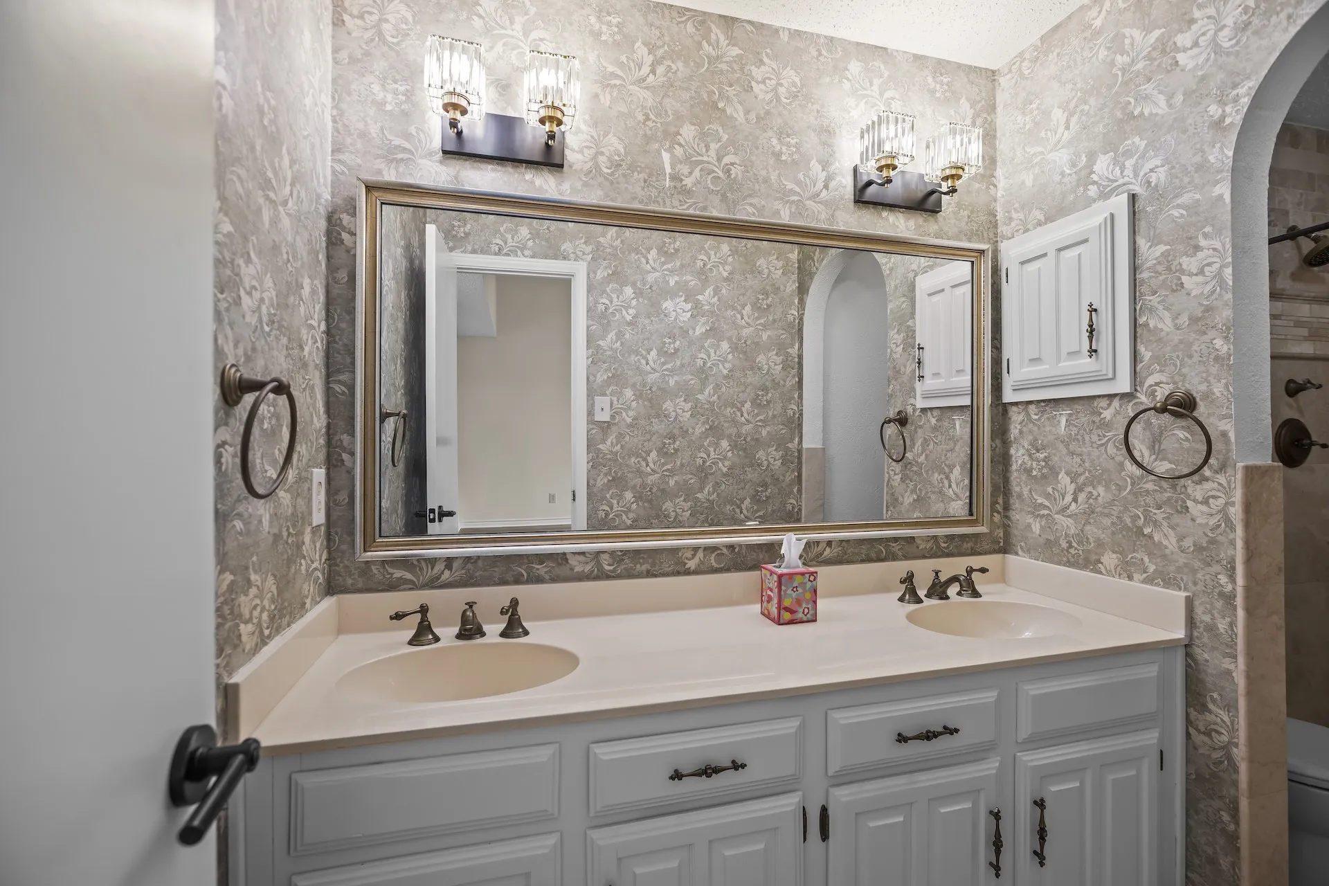 Single Family Residence For Sale in Dallas County , 3837 Shadycreek Drive, Garland, Texas 75042, 4 Bedroom, 3 Bathroom, 2 Garage spaces, 2,388 Sqft, built in 1977, mls#21353653, Real Estate Agent in Garland, Homes For Sale in Dallas county, Homes For Sale in Garland, Realtor in Garland Texas, Real Estate Brokerage Independent Realty Texas, Luminita Cordes Realtor
