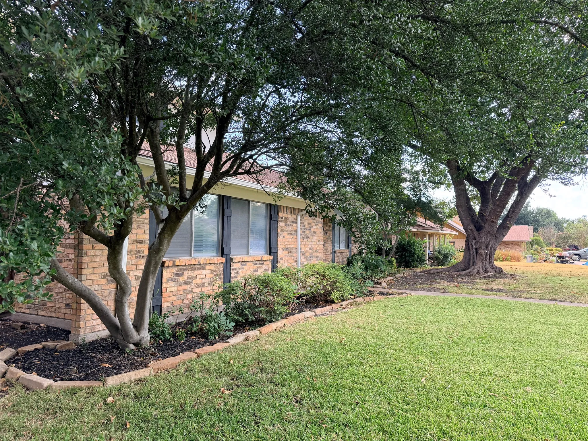 Single Family Residence For Sale in Dallas County , 3837 Shadycreek Drive, Garland, Texas 75042, 4 Bedroom, 3 Bathroom, 2 Garage spaces, 2,388 Sqft, built in 1977, mls#21353653, Real Estate Agent in Garland, Homes For Sale in Dallas county, Homes For Sale in Garland, Realtor in Garland Texas, Real Estate Brokerage Independent Realty Texas, Luminita Cordes Realtor