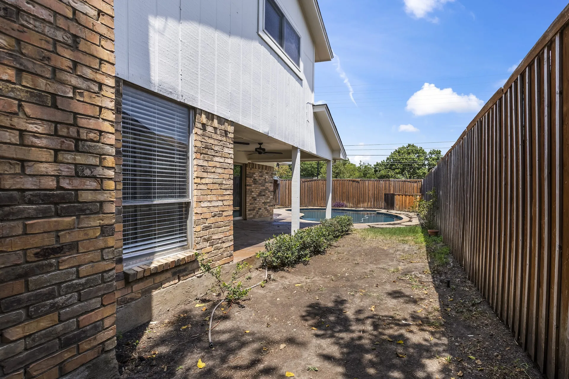 Single Family Residence For Sale in Dallas County , 3837 Shadycreek Drive, Garland, Texas 75042, 4 Bedroom, 3 Bathroom, 2 Garage spaces, 2,388 Sqft, built in 1977, mls#21353653, Real Estate Agent in Garland, Homes For Sale in Dallas county, Homes For Sale in Garland, Realtor in Garland Texas, Real Estate Brokerage Independent Realty Texas, Luminita Cordes Realtor