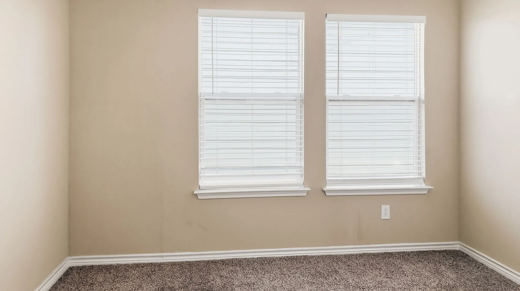 Single Family Residence For Sale in Dallas County , 6213 Balcony Lane, Dallas, Texas 75241, 5 Bedroom, 3 Bathroom, 2 Garage spaces, 2,100 Sqft, built in 2006, mls#21353798, Real Estate Agent in Dallas, Homes For Sale in Dallas county, Homes For Sale in Dallas, Realtor in Dallas Texas, Real Estate Brokerage Independent Realty Texas, Luminita Cordes Realtor