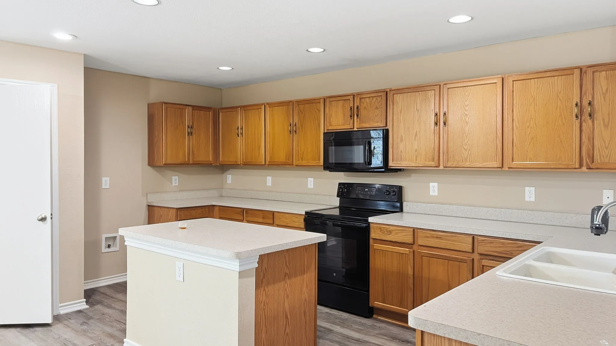 Single Family Residence For Sale in Dallas County , 6213 Balcony Lane, Dallas, Texas 75241, 5 Bedroom, 3 Bathroom, 2 Garage spaces, 2,100 Sqft, built in 2006, mls#21353798, Real Estate Agent in Dallas, Homes For Sale in Dallas county, Homes For Sale in Dallas, Realtor in Dallas Texas, Real Estate Brokerage Independent Realty Texas, Luminita Cordes Realtor