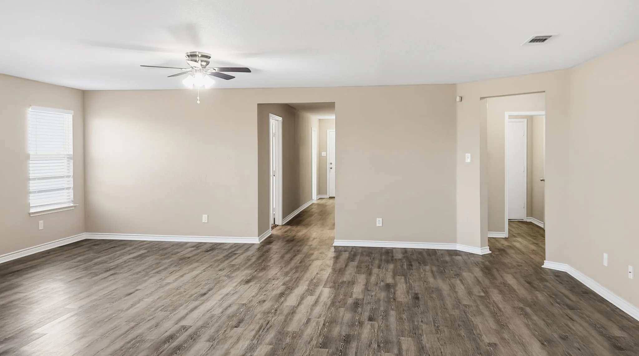 Single Family Residence For Sale in Dallas County , 6213 Balcony Lane, Dallas, Texas 75241, 5 Bedroom, 3 Bathroom, 2 Garage spaces, 2,100 Sqft, built in 2006, mls#21353798, Real Estate Agent in Dallas, Homes For Sale in Dallas county, Homes For Sale in Dallas, Realtor in Dallas Texas, Real Estate Brokerage Independent Realty Texas, Luminita Cordes Realtor