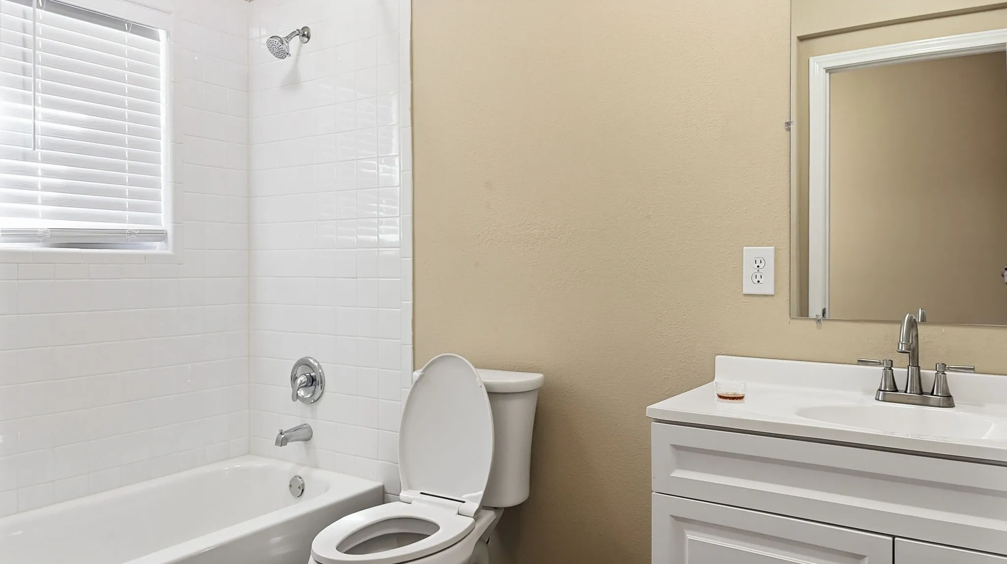 Single Family Residence For Sale in Dallas County , 6213 Balcony Lane, Dallas, Texas 75241, 5 Bedroom, 3 Bathroom, 2 Garage spaces, 2,100 Sqft, built in 2006, mls#21353798, Real Estate Agent in Dallas, Homes For Sale in Dallas county, Homes For Sale in Dallas, Realtor in Dallas Texas, Real Estate Brokerage Independent Realty Texas, Luminita Cordes Realtor