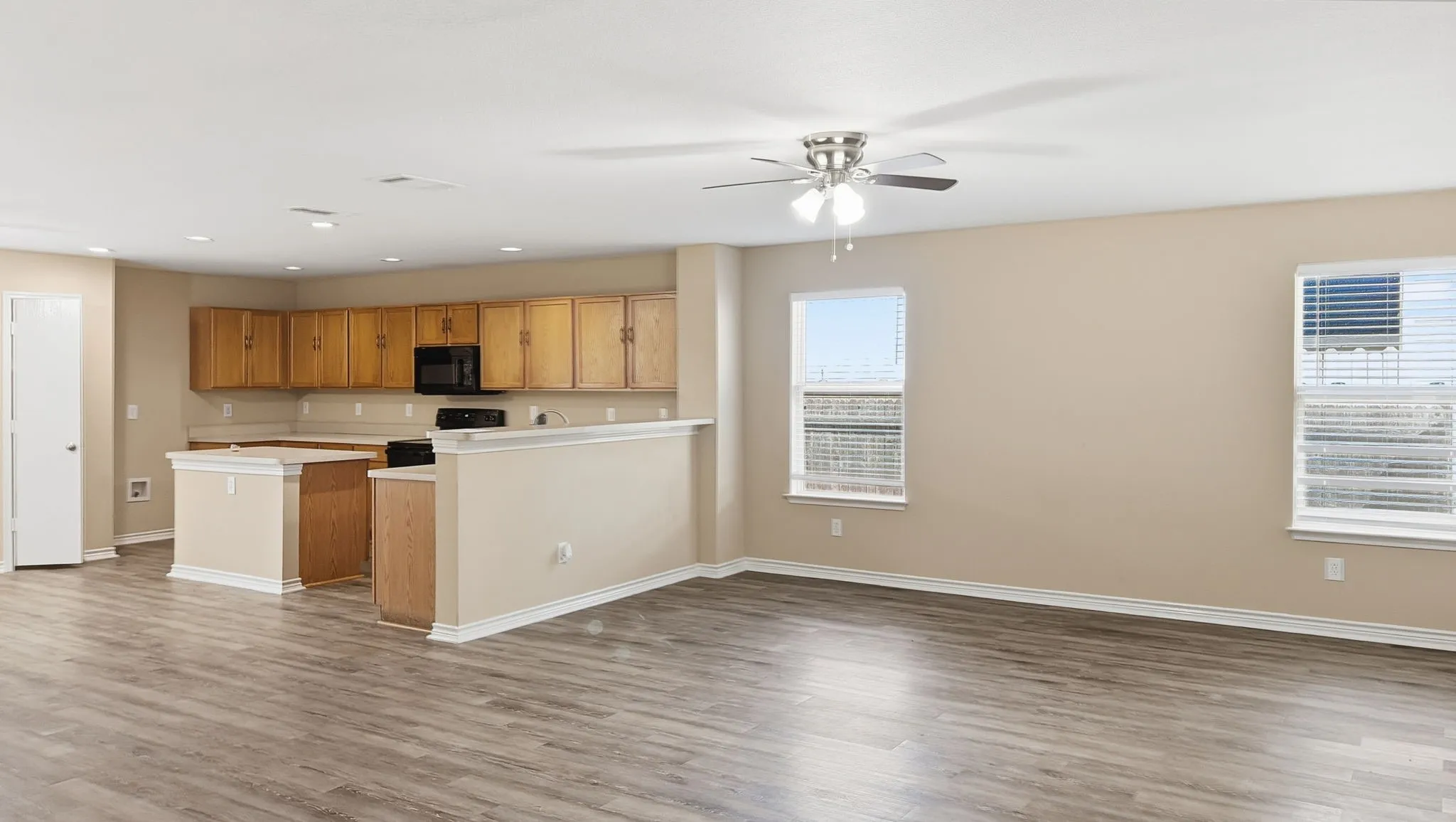 Single Family Residence For Sale in Dallas County , 6213 Balcony Lane, Dallas, Texas 75241, 5 Bedroom, 3 Bathroom, 2 Garage spaces, 2,100 Sqft, built in 2006, mls#21353798, Real Estate Agent in Dallas, Homes For Sale in Dallas county, Homes For Sale in Dallas, Realtor in Dallas Texas, Real Estate Brokerage Independent Realty Texas, Luminita Cordes Realtor
