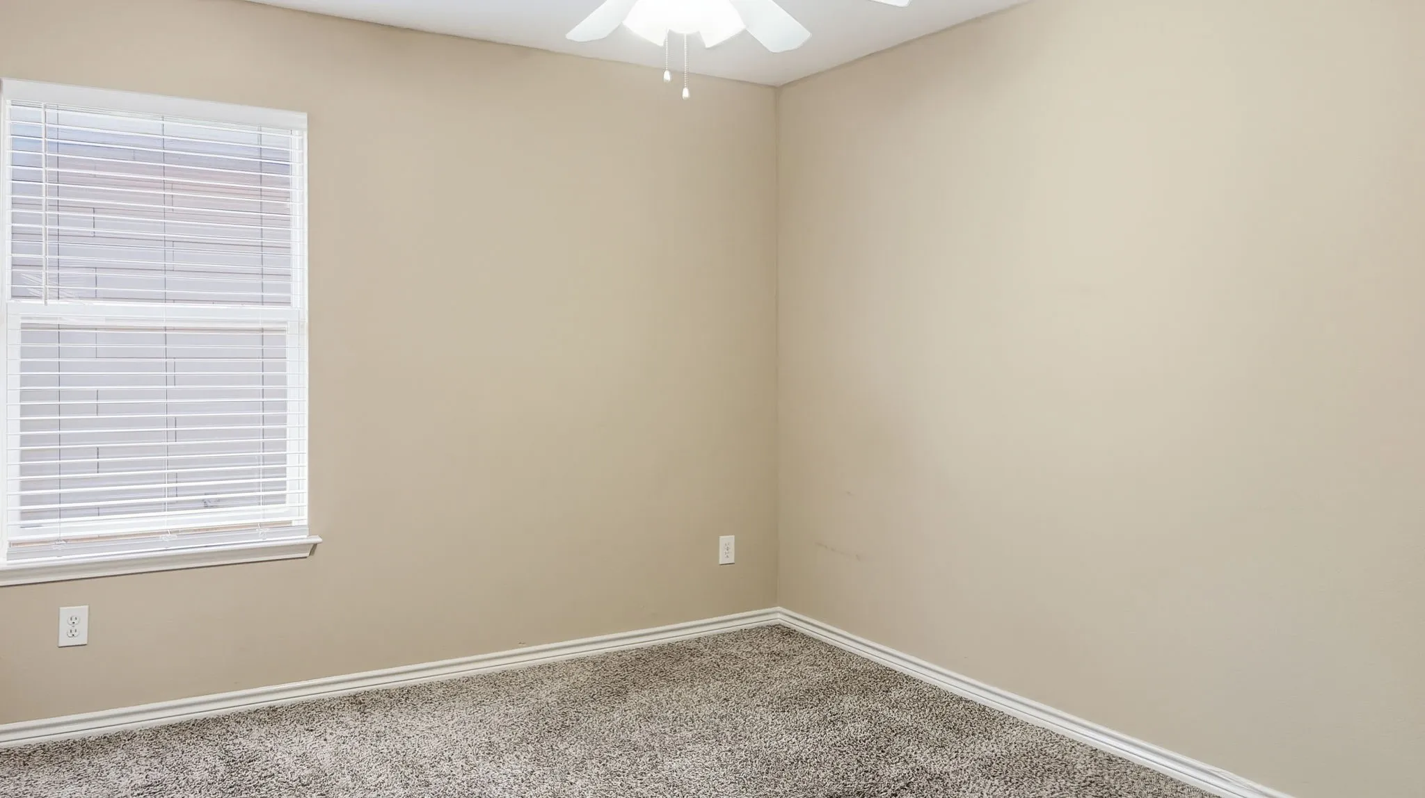 Single Family Residence For Sale in Dallas County , 6213 Balcony Lane, Dallas, Texas 75241, 5 Bedroom, 3 Bathroom, 2 Garage spaces, 2,100 Sqft, built in 2006, mls#21353798, Real Estate Agent in Dallas, Homes For Sale in Dallas county, Homes For Sale in Dallas, Realtor in Dallas Texas, Real Estate Brokerage Independent Realty Texas, Luminita Cordes Realtor
