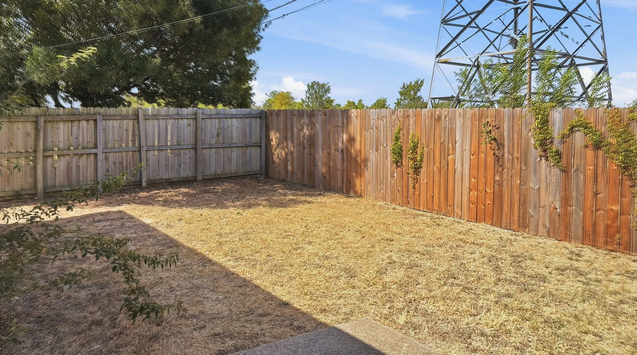 Single Family Residence For Sale in Dallas County , 6213 Balcony Lane, Dallas, Texas 75241, 5 Bedroom, 3 Bathroom, 2 Garage spaces, 2,100 Sqft, built in 2006, mls#21353798, Real Estate Agent in Dallas, Homes For Sale in Dallas county, Homes For Sale in Dallas, Realtor in Dallas Texas, Real Estate Brokerage Independent Realty Texas, Luminita Cordes Realtor