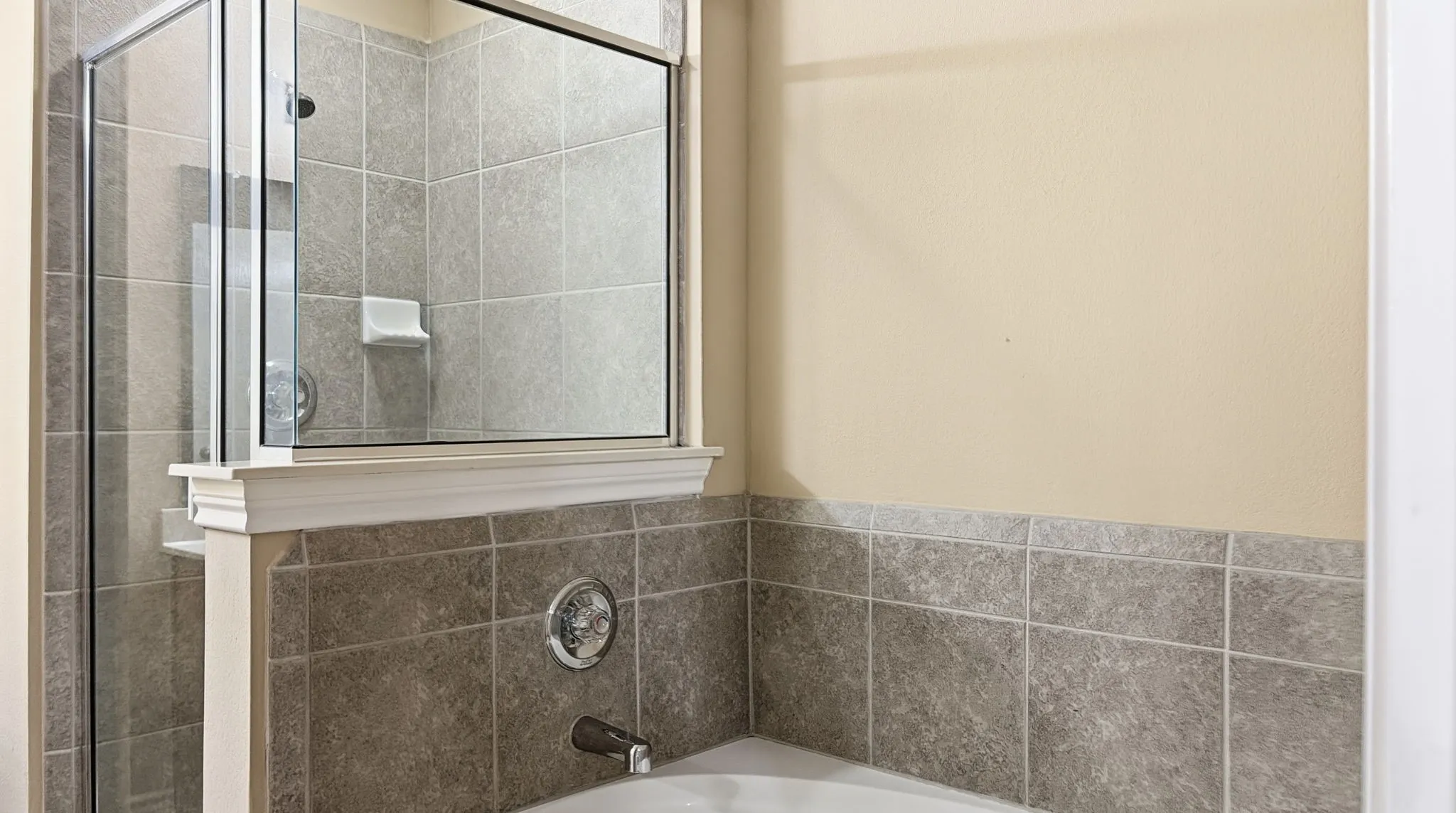 Single Family Residence For Sale in Dallas County , 6213 Balcony Lane, Dallas, Texas 75241, 5 Bedroom, 3 Bathroom, 2 Garage spaces, 2,100 Sqft, built in 2006, mls#21353798, Real Estate Agent in Dallas, Homes For Sale in Dallas county, Homes For Sale in Dallas, Realtor in Dallas Texas, Real Estate Brokerage Independent Realty Texas, Luminita Cordes Realtor