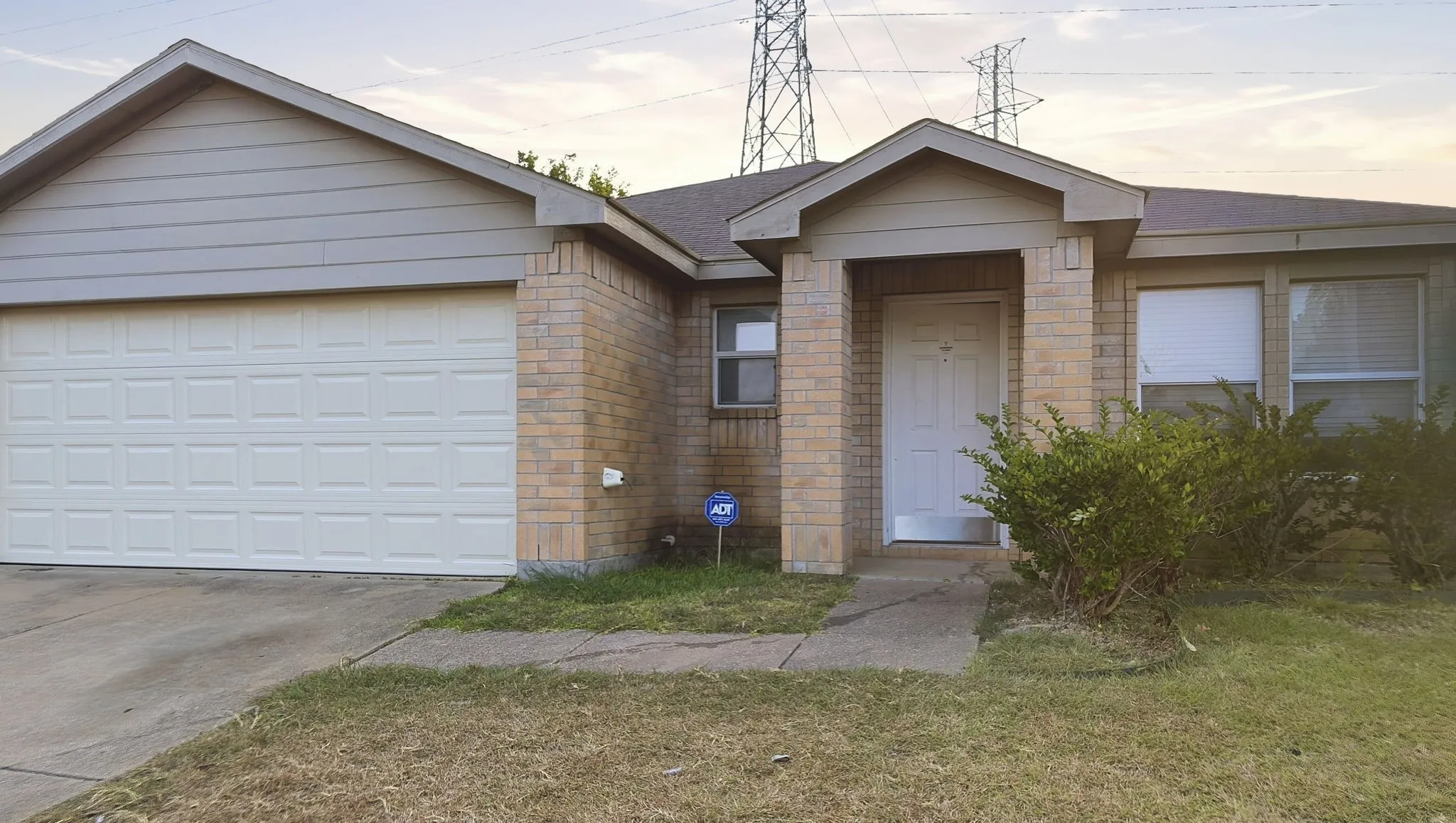 Single Family Residence For Sale in Dallas County , 6213 Balcony Lane, Dallas, Texas 75241, 5 Bedroom, 3 Bathroom, 2 Garage spaces, 2,100 Sqft, built in 2006, mls#21353798, Real Estate Agent in Dallas, Homes For Sale in Dallas county, Homes For Sale in Dallas, Realtor in Dallas Texas, Real Estate Brokerage Independent Realty Texas, Luminita Cordes Realtor