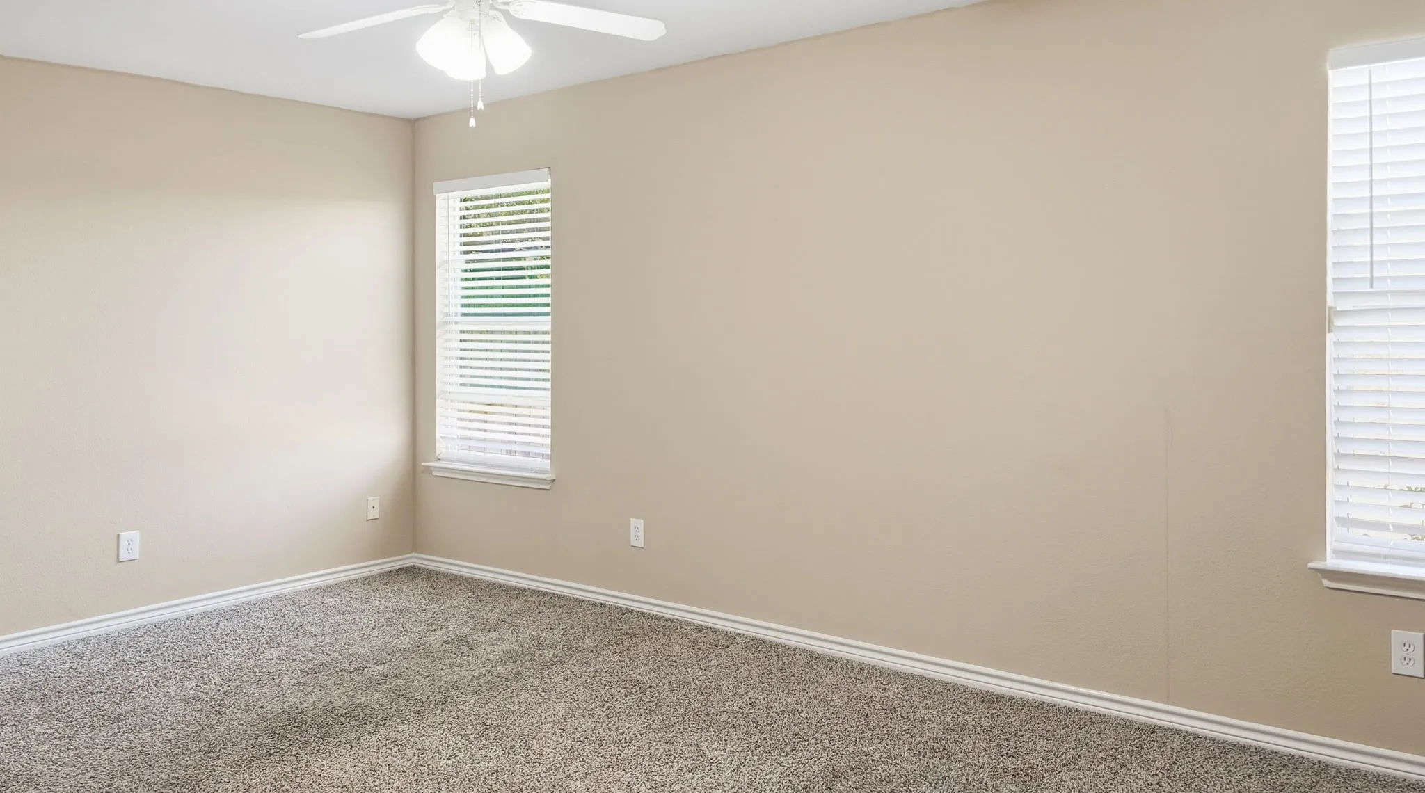 Single Family Residence For Sale in Dallas County , 6213 Balcony Lane, Dallas, Texas 75241, 5 Bedroom, 3 Bathroom, 2 Garage spaces, 2,100 Sqft, built in 2006, mls#21353798, Real Estate Agent in Dallas, Homes For Sale in Dallas county, Homes For Sale in Dallas, Realtor in Dallas Texas, Real Estate Brokerage Independent Realty Texas, Luminita Cordes Realtor
