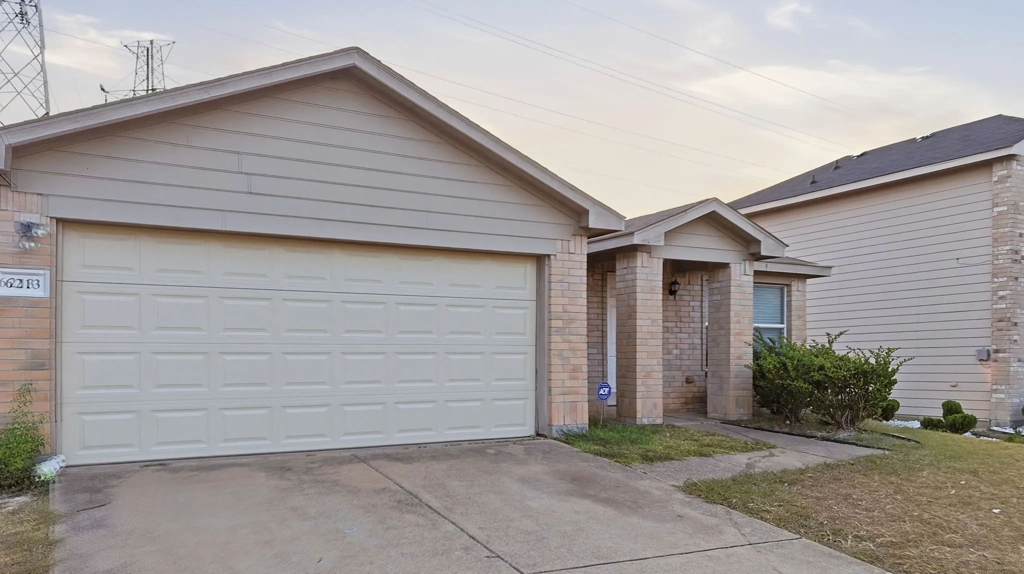 Single Family Residence For Sale in Dallas County , 6213 Balcony Lane, Dallas, Texas 75241, 5 Bedroom, 3 Bathroom, 2 Garage spaces, 2,100 Sqft, built in 2006, mls#21353798, Real Estate Agent in Dallas, Homes For Sale in Dallas county, Homes For Sale in Dallas, Realtor in Dallas Texas, Real Estate Brokerage Independent Realty Texas, Luminita Cordes Realtor