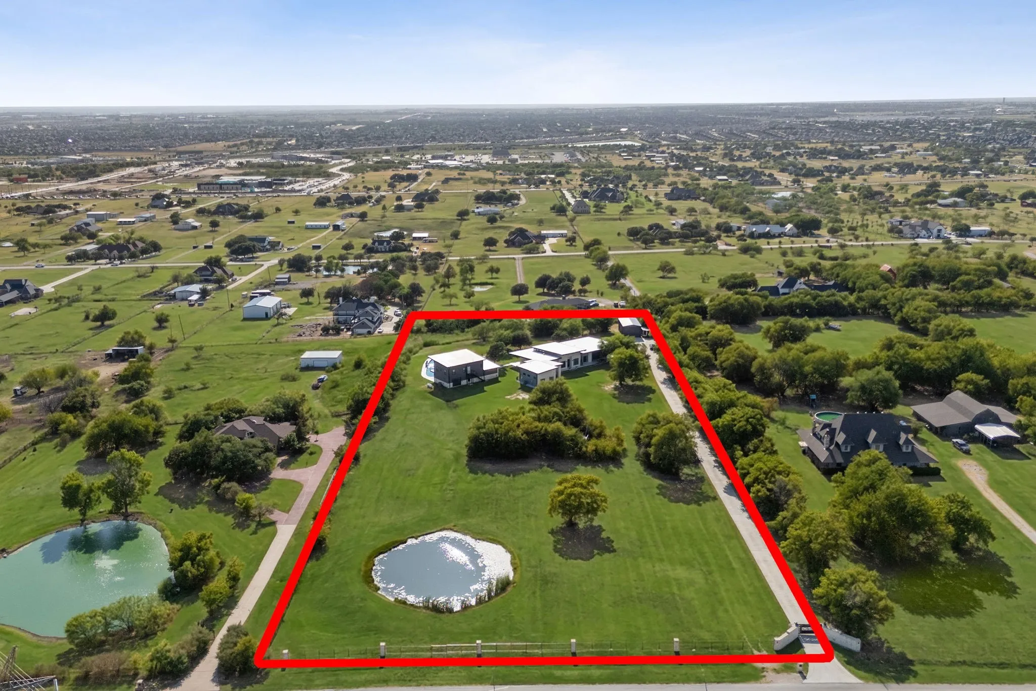 Single Family Residence For Sale in Tarrant County , 2216 Virginia Lane, Haslet, Texas 76052, 6 Bedroom, 5 Bathroom, 7 Garage spaces, 5,761 Sqft, built in 2019, mls#21348948, Real Estate Agent in Haslet, Homes For Sale in Tarrant county, Homes For Sale in Haslet, Realtor in Haslet Texas, Real Estate Brokerage Independent Realty Texas, Luminita Cordes Realtor