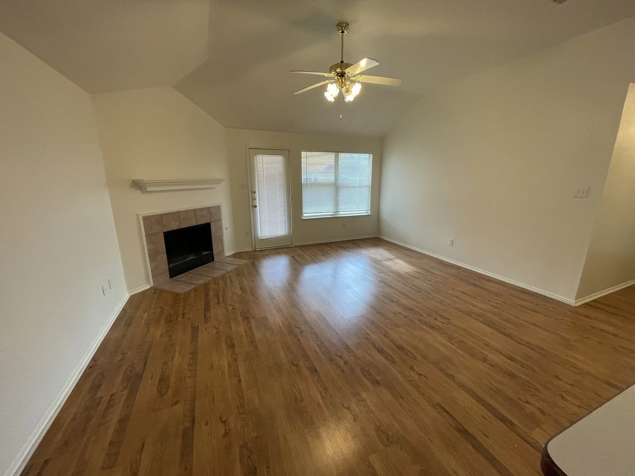 Single Family Residence For Rent in Tarrant County , 1428 Wind Dancer Trail, Fort Worth, Texas 76131, 4 Bedroom, 2 Bathroom, 2 Garage spaces, 2,104 Sqft, built in 2004, mls#21353831, Real Estate Agent in Fort Worth, Homes For Rent in Tarrant county, Homes For Rent in Fort Worth, Realtor in Fort Worth Texas, Real Estate Brokerage Independent Realty Texas, Luminita Cordes Realtor