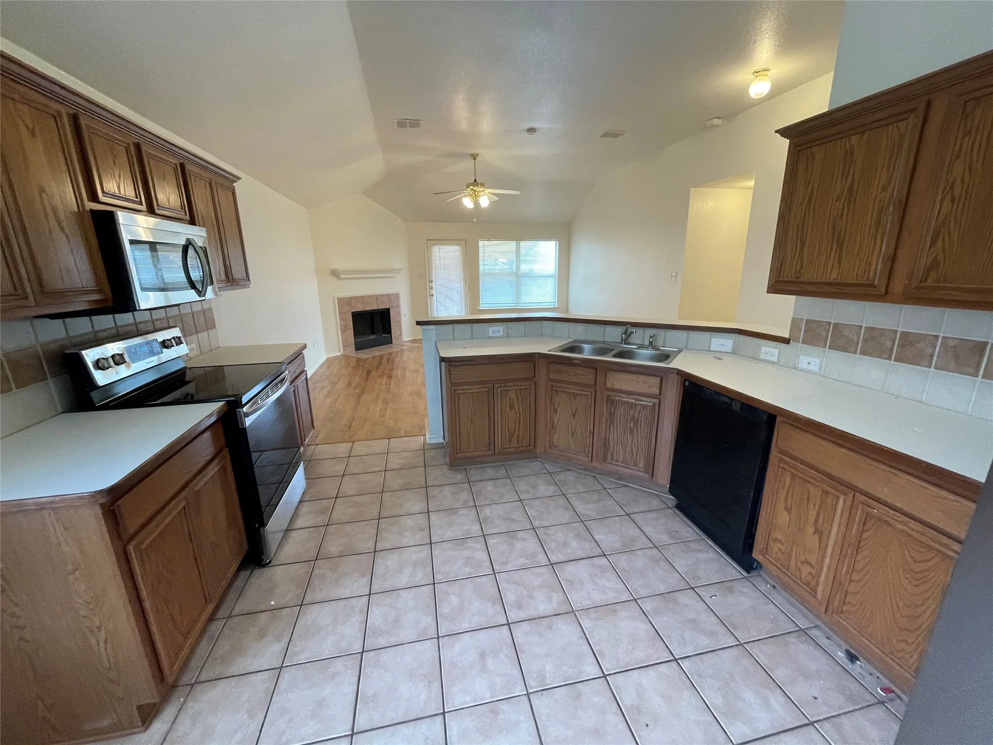 Single Family Residence For Rent in Tarrant County , 1428 Wind Dancer Trail, Fort Worth, Texas 76131, 4 Bedroom, 2 Bathroom, 2 Garage spaces, 2,104 Sqft, built in 2004, mls#21353831, Real Estate Agent in Fort Worth, Homes For Rent in Tarrant county, Homes For Rent in Fort Worth, Realtor in Fort Worth Texas, Real Estate Brokerage Independent Realty Texas, Luminita Cordes Realtor