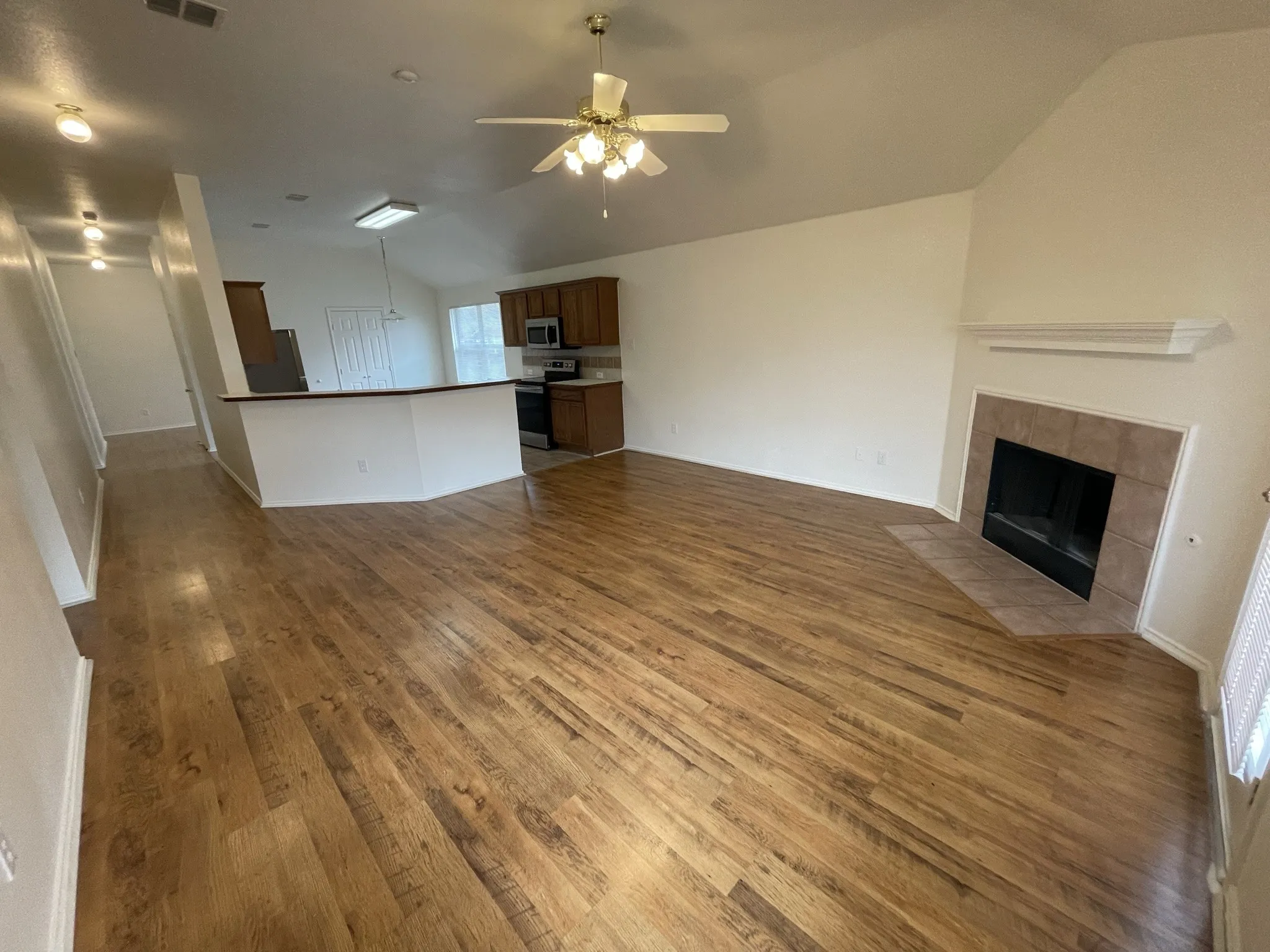 Single Family Residence For Rent in Tarrant County , 1428 Wind Dancer Trail, Fort Worth, Texas 76131, 4 Bedroom, 2 Bathroom, 2 Garage spaces, 2,104 Sqft, built in 2004, mls#21353831, Real Estate Agent in Fort Worth, Homes For Rent in Tarrant county, Homes For Rent in Fort Worth, Realtor in Fort Worth Texas, Real Estate Brokerage Independent Realty Texas, Luminita Cordes Realtor