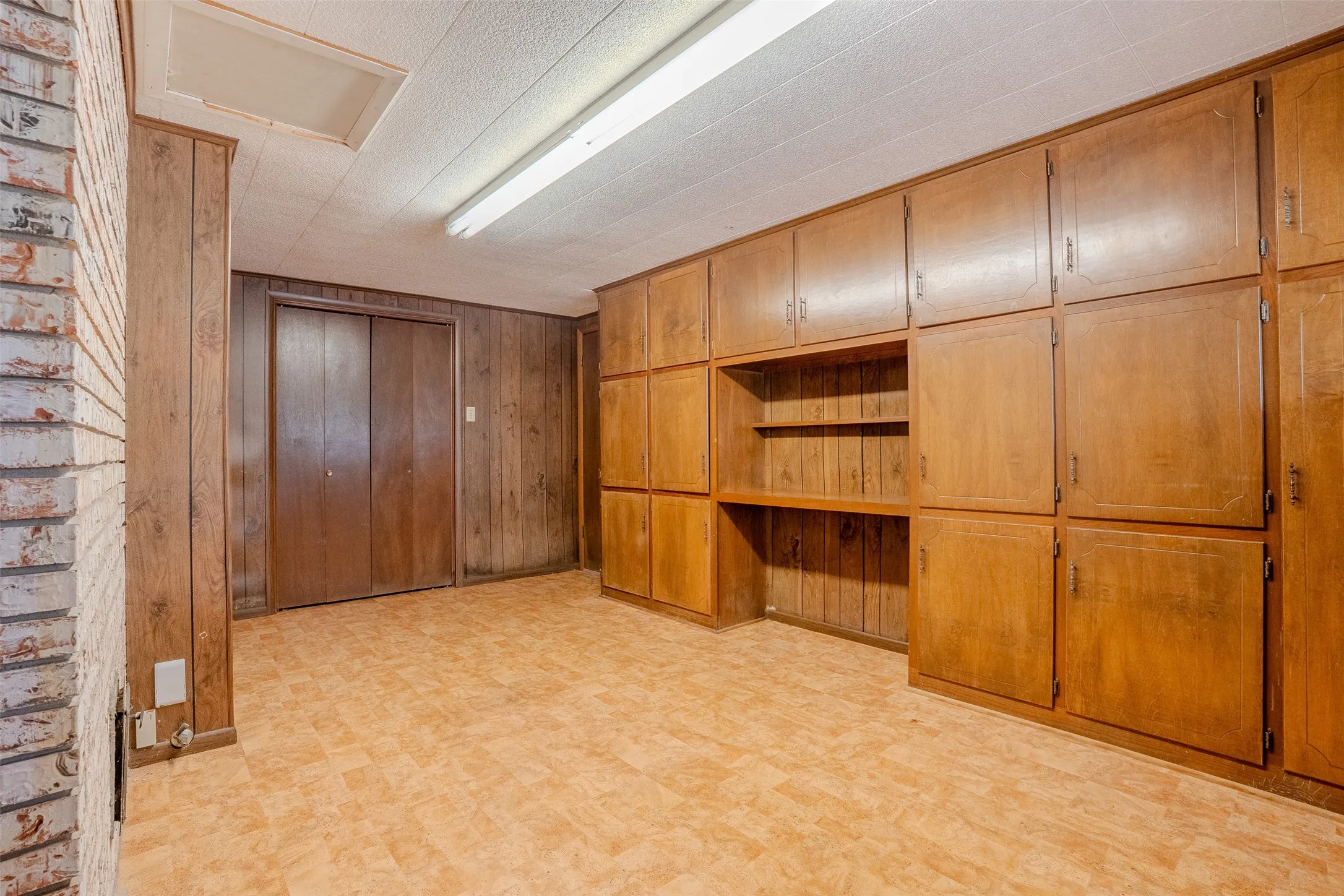 Farm For Sale in Erath County , 16094 County Road 351, Dublin, Texas 76446, 2 Bedroom, 2 Bathroom, 2 Garage spaces, 2,837 Sqft, built in 1949, mls#21353737, Real Estate Agent in Dublin, Homes For Sale in Erath county, Homes For Sale in Dublin, Realtor in Dublin Texas, Real Estate Brokerage Independent Realty Texas, Luminita Cordes Realtor