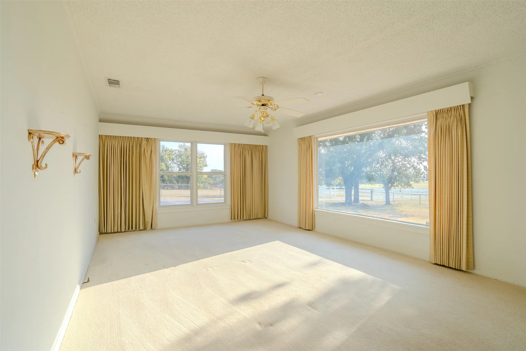 Farm For Sale in Erath County , 16094 County Road 351, Dublin, Texas 76446, 2 Bedroom, 2 Bathroom, 2 Garage spaces, 2,837 Sqft, built in 1949, mls#21353737, Real Estate Agent in Dublin, Homes For Sale in Erath county, Homes For Sale in Dublin, Realtor in Dublin Texas, Real Estate Brokerage Independent Realty Texas, Luminita Cordes Realtor