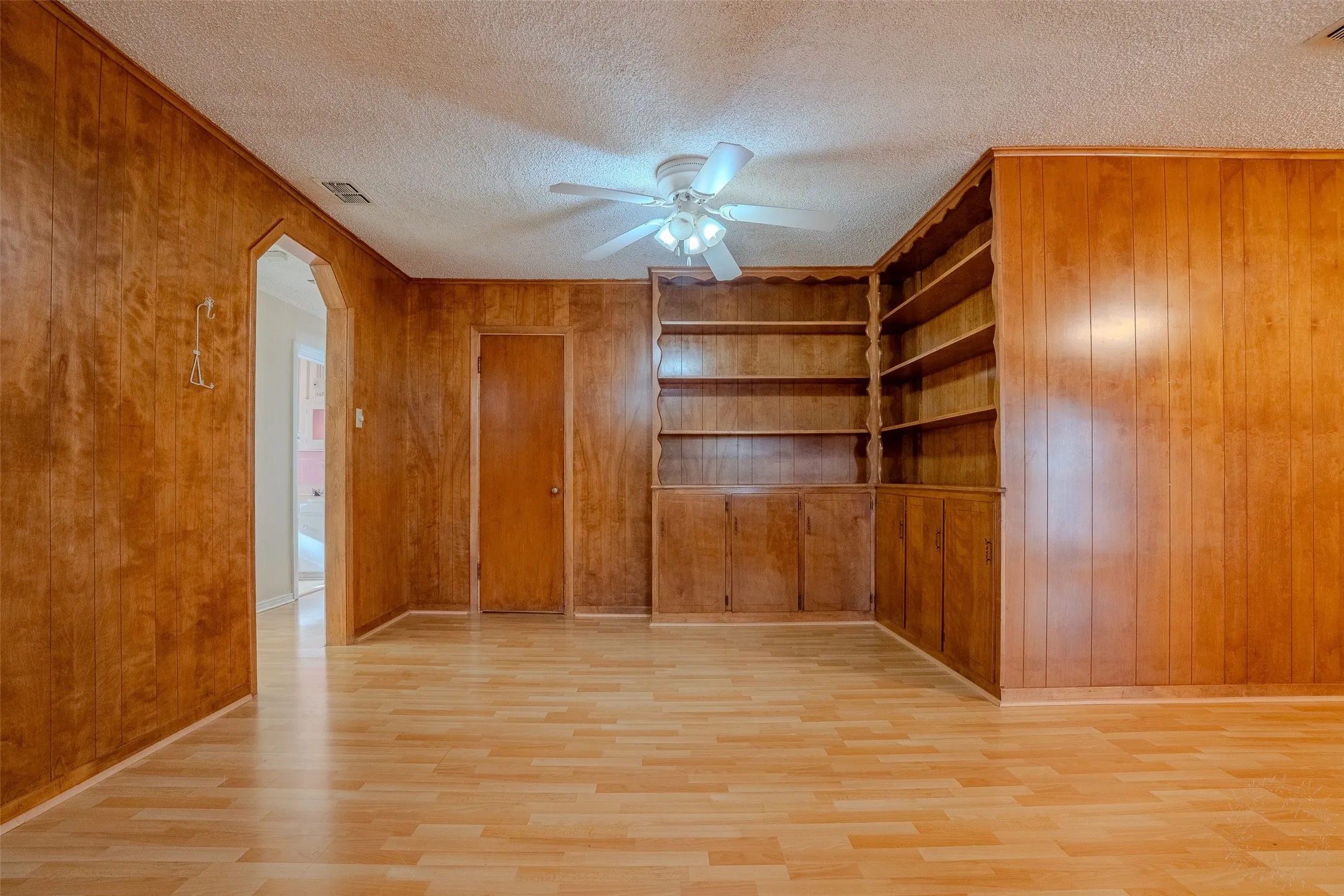 Farm For Sale in Erath County , 16094 County Road 351, Dublin, Texas 76446, 2 Bedroom, 2 Bathroom, 2 Garage spaces, 2,837 Sqft, built in 1949, mls#21353737, Real Estate Agent in Dublin, Homes For Sale in Erath county, Homes For Sale in Dublin, Realtor in Dublin Texas, Real Estate Brokerage Independent Realty Texas, Luminita Cordes Realtor