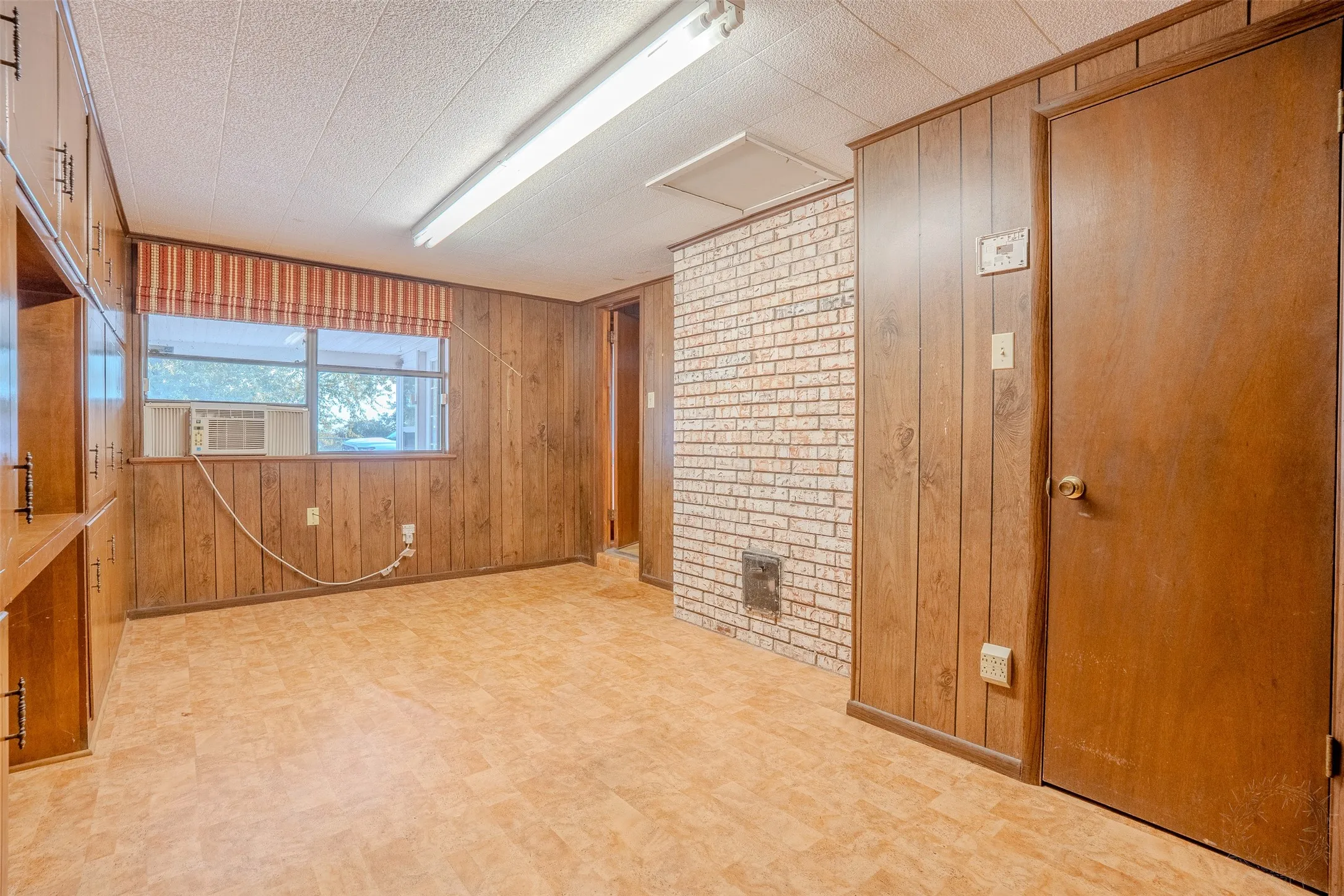 Farm For Sale in Erath County , 16094 County Road 351, Dublin, Texas 76446, 2 Bedroom, 2 Bathroom, 2 Garage spaces, 2,837 Sqft, built in 1949, mls#21353737, Real Estate Agent in Dublin, Homes For Sale in Erath county, Homes For Sale in Dublin, Realtor in Dublin Texas, Real Estate Brokerage Independent Realty Texas, Luminita Cordes Realtor