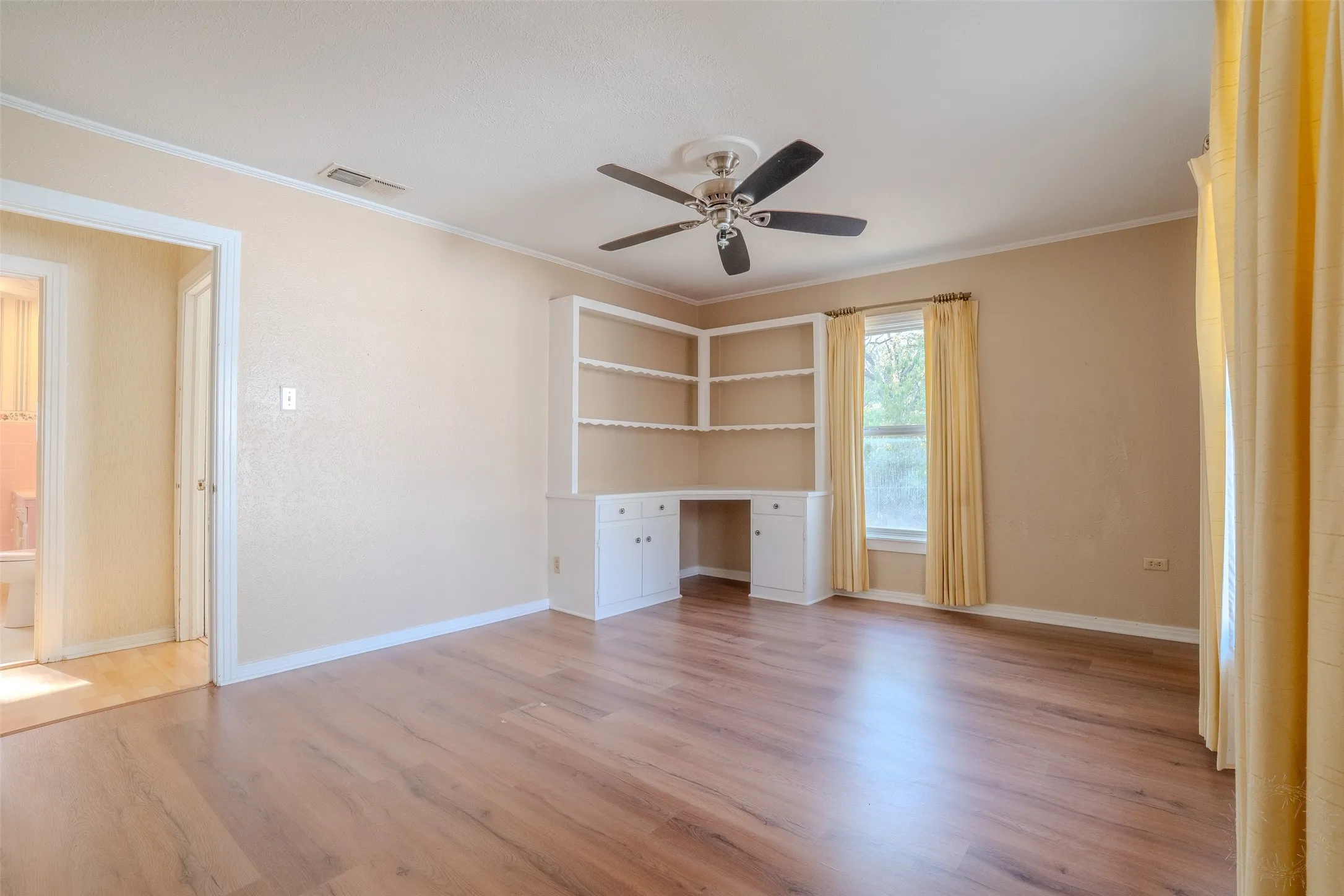 Farm For Sale in Erath County , 16094 County Road 351, Dublin, Texas 76446, 2 Bedroom, 2 Bathroom, 2 Garage spaces, 2,837 Sqft, built in 1949, mls#21353737, Real Estate Agent in Dublin, Homes For Sale in Erath county, Homes For Sale in Dublin, Realtor in Dublin Texas, Real Estate Brokerage Independent Realty Texas, Luminita Cordes Realtor
