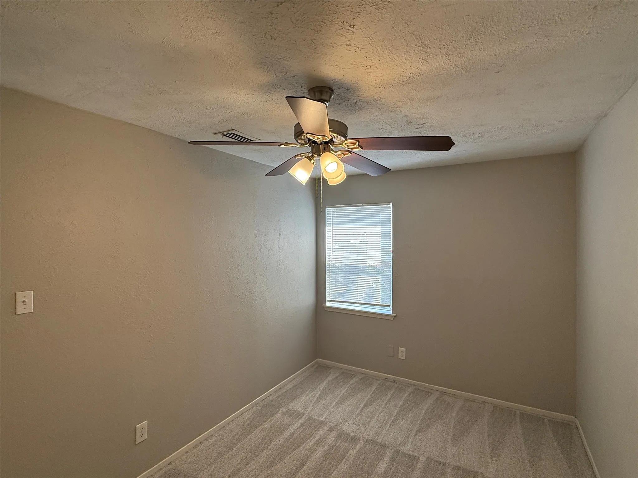 Single Family Residence For Rent in Dallas County , 4250 Wiley College Drive, Dallas, Texas 75241, 3 Bedroom, 2 Bathroom, 1 Garage spaces, 1,008 Sqft, built in 1970, mls#21353832, Real Estate Agent in Dallas, Homes For Rent in Dallas county, Homes For Rent in Dallas, Realtor in Dallas Texas, Real Estate Brokerage Independent Realty Texas, Luminita Cordes Realtor