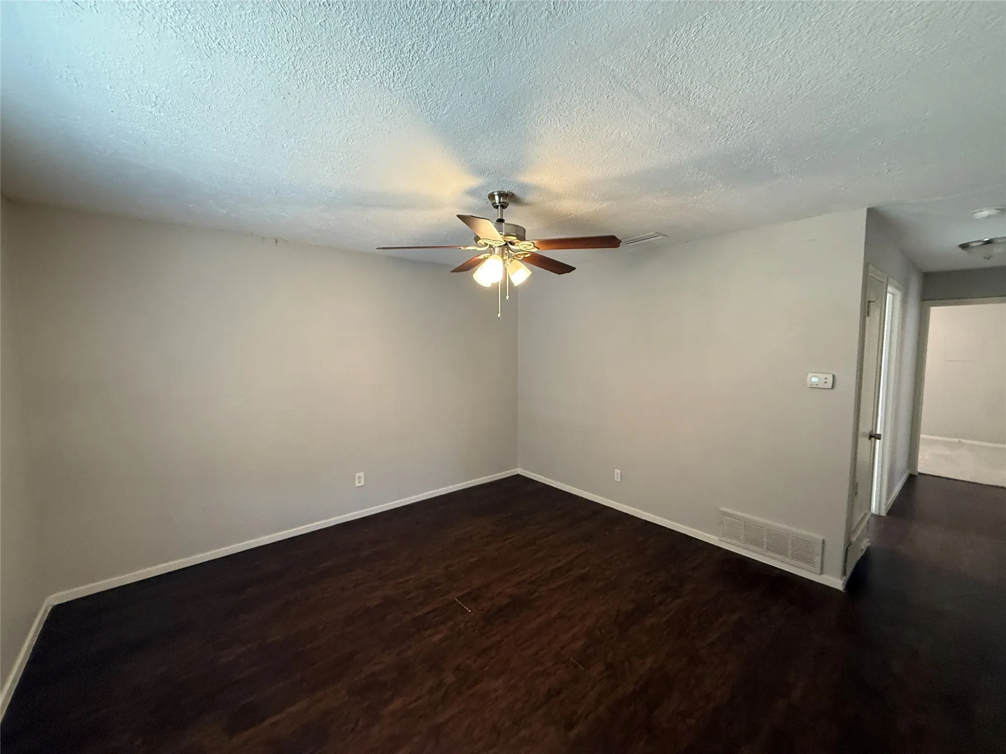Single Family Residence For Rent in Dallas County , 4250 Wiley College Drive, Dallas, Texas 75241, 3 Bedroom, 2 Bathroom, 1 Garage spaces, 1,008 Sqft, built in 1970, mls#21353832, Real Estate Agent in Dallas, Homes For Rent in Dallas county, Homes For Rent in Dallas, Realtor in Dallas Texas, Real Estate Brokerage Independent Realty Texas, Luminita Cordes Realtor