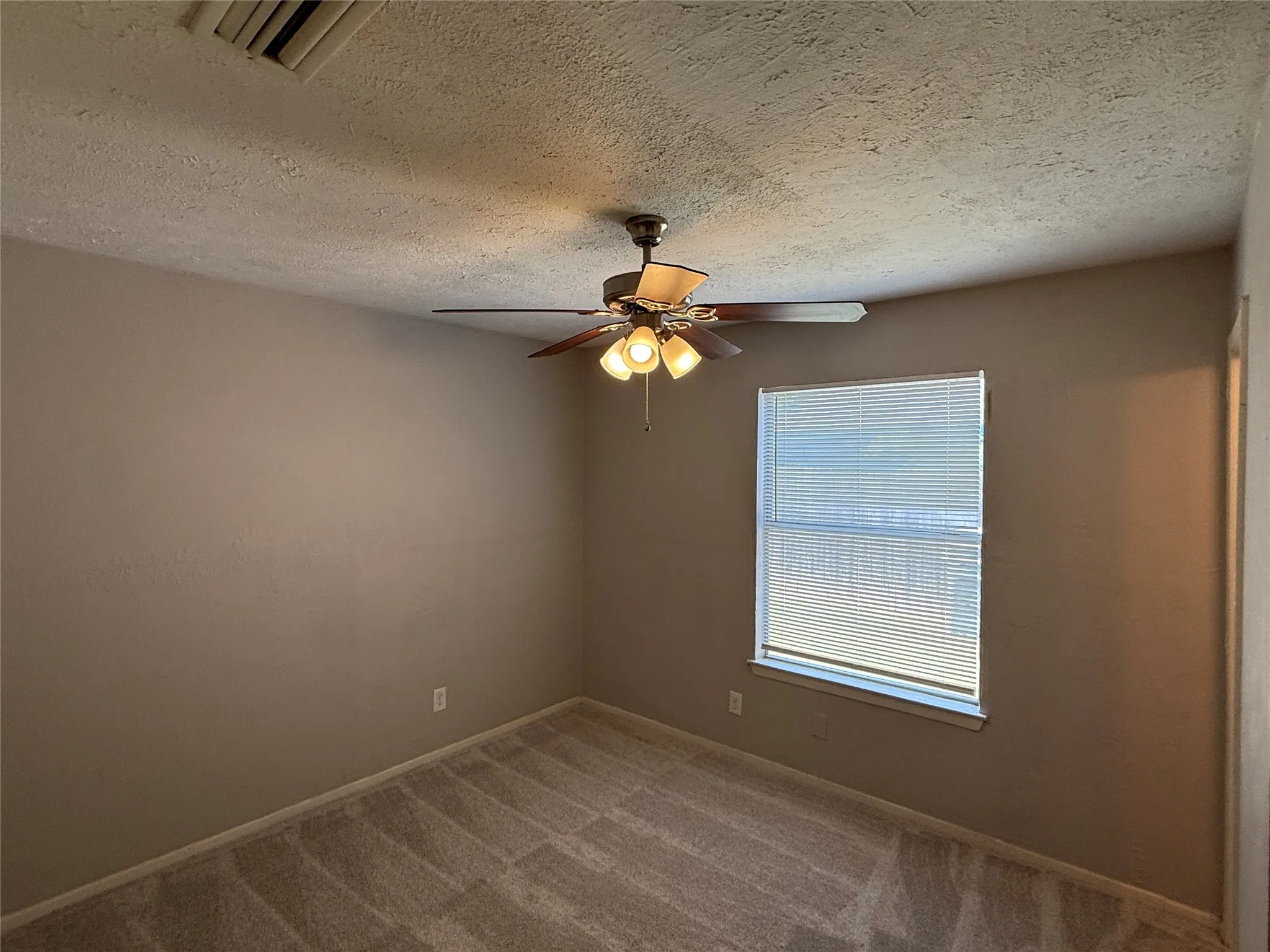 Single Family Residence For Rent in Dallas County , 4250 Wiley College Drive, Dallas, Texas 75241, 3 Bedroom, 2 Bathroom, 1 Garage spaces, 1,008 Sqft, built in 1970, mls#21353832, Real Estate Agent in Dallas, Homes For Rent in Dallas county, Homes For Rent in Dallas, Realtor in Dallas Texas, Real Estate Brokerage Independent Realty Texas, Luminita Cordes Realtor