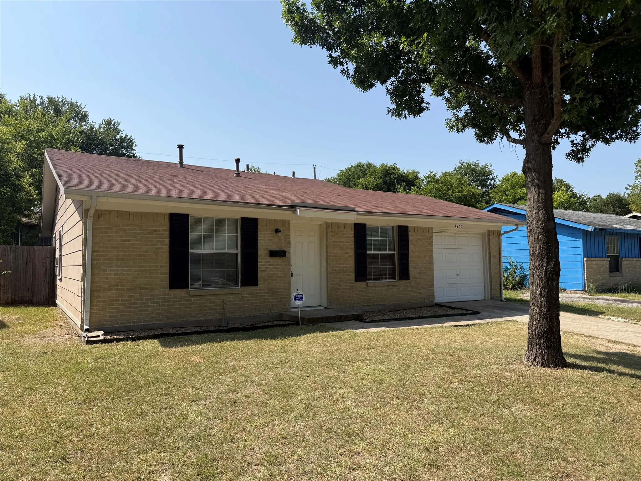 Single Family Residence For Rent in Dallas County , 4250 Wiley College Drive, Dallas, Texas 75241, 3 Bedroom, 2 Bathroom, 1 Garage spaces, 1,008 Sqft, built in 1970, mls#21353832, Real Estate Agent in Dallas, Homes For Rent in Dallas county, Homes For Rent in Dallas, Realtor in Dallas Texas, Real Estate Brokerage Independent Realty Texas, Luminita Cordes Realtor