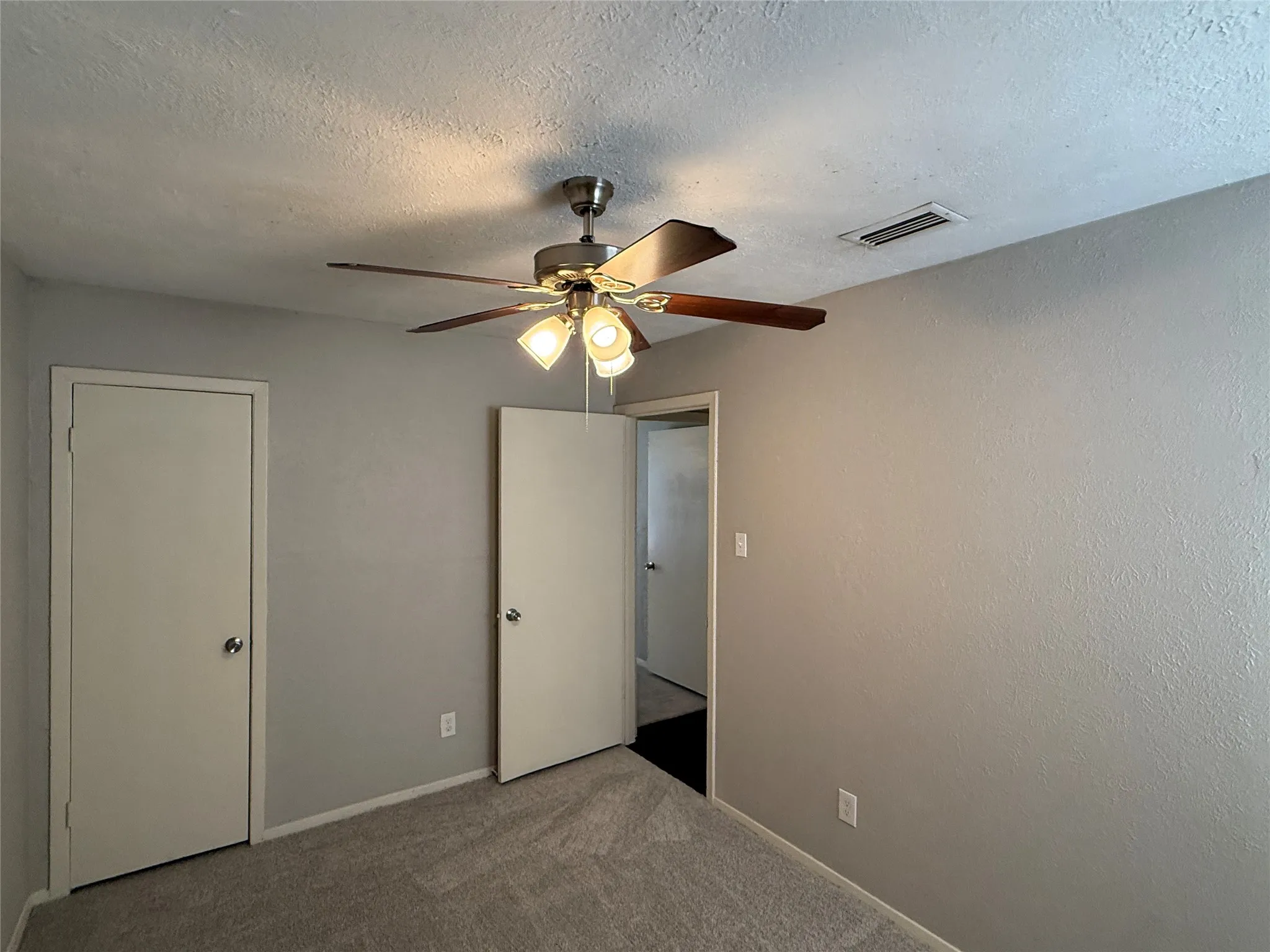 Single Family Residence For Rent in Dallas County , 4250 Wiley College Drive, Dallas, Texas 75241, 3 Bedroom, 2 Bathroom, 1 Garage spaces, 1,008 Sqft, built in 1970, mls#21353832, Real Estate Agent in Dallas, Homes For Rent in Dallas county, Homes For Rent in Dallas, Realtor in Dallas Texas, Real Estate Brokerage Independent Realty Texas, Luminita Cordes Realtor
