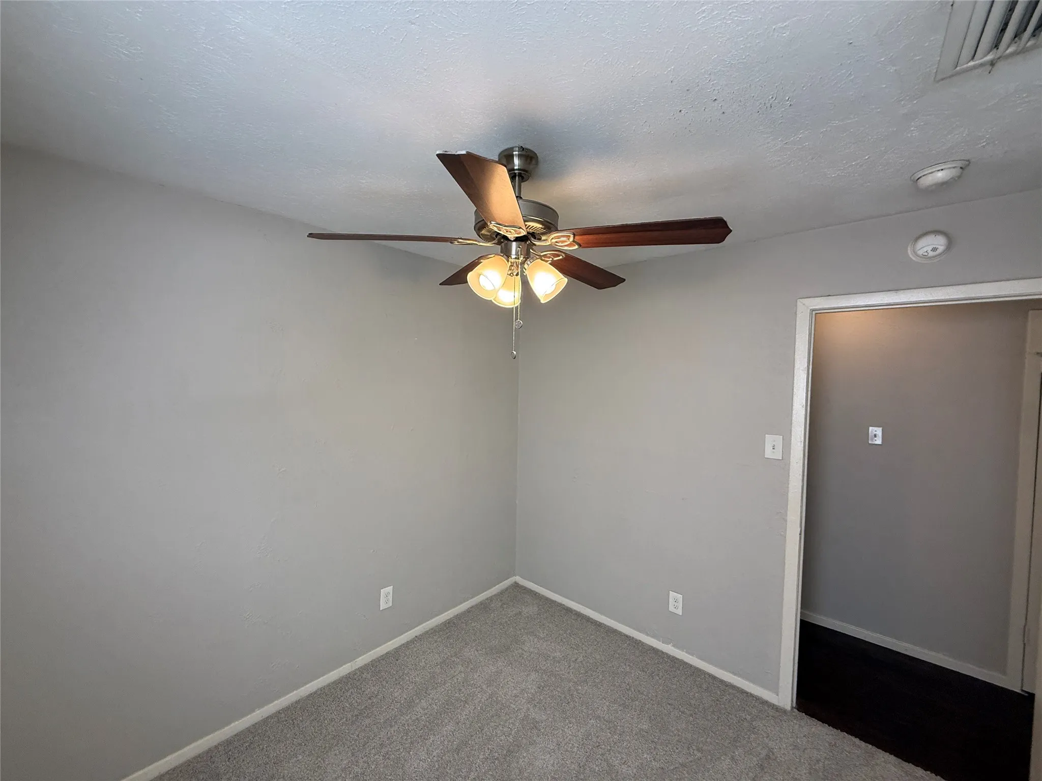 Single Family Residence For Rent in Dallas County , 4250 Wiley College Drive, Dallas, Texas 75241, 3 Bedroom, 2 Bathroom, 1 Garage spaces, 1,008 Sqft, built in 1970, mls#21353832, Real Estate Agent in Dallas, Homes For Rent in Dallas county, Homes For Rent in Dallas, Realtor in Dallas Texas, Real Estate Brokerage Independent Realty Texas, Luminita Cordes Realtor