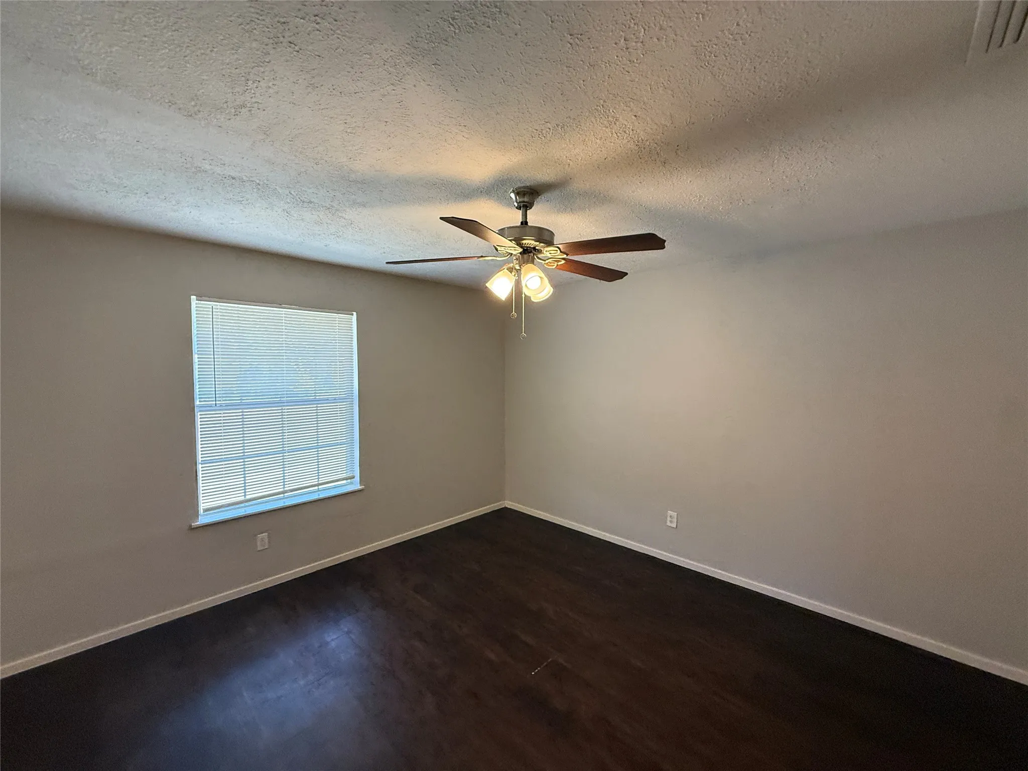 Single Family Residence For Rent in Dallas County , 4250 Wiley College Drive, Dallas, Texas 75241, 3 Bedroom, 2 Bathroom, 1 Garage spaces, 1,008 Sqft, built in 1970, mls#21353832, Real Estate Agent in Dallas, Homes For Rent in Dallas county, Homes For Rent in Dallas, Realtor in Dallas Texas, Real Estate Brokerage Independent Realty Texas, Luminita Cordes Realtor