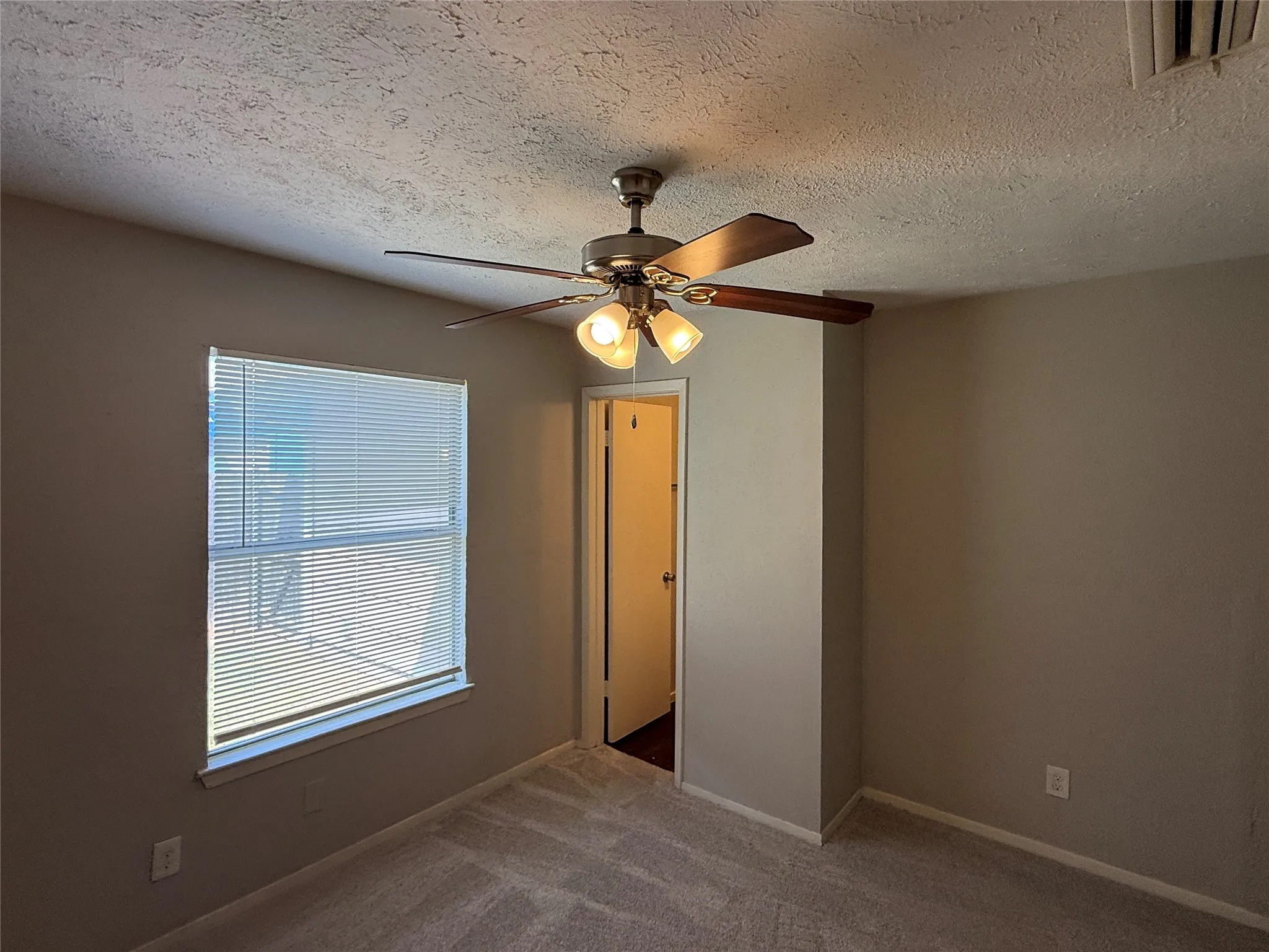 Single Family Residence For Rent in Dallas County , 4250 Wiley College Drive, Dallas, Texas 75241, 3 Bedroom, 2 Bathroom, 1 Garage spaces, 1,008 Sqft, built in 1970, mls#21353832, Real Estate Agent in Dallas, Homes For Rent in Dallas county, Homes For Rent in Dallas, Realtor in Dallas Texas, Real Estate Brokerage Independent Realty Texas, Luminita Cordes Realtor