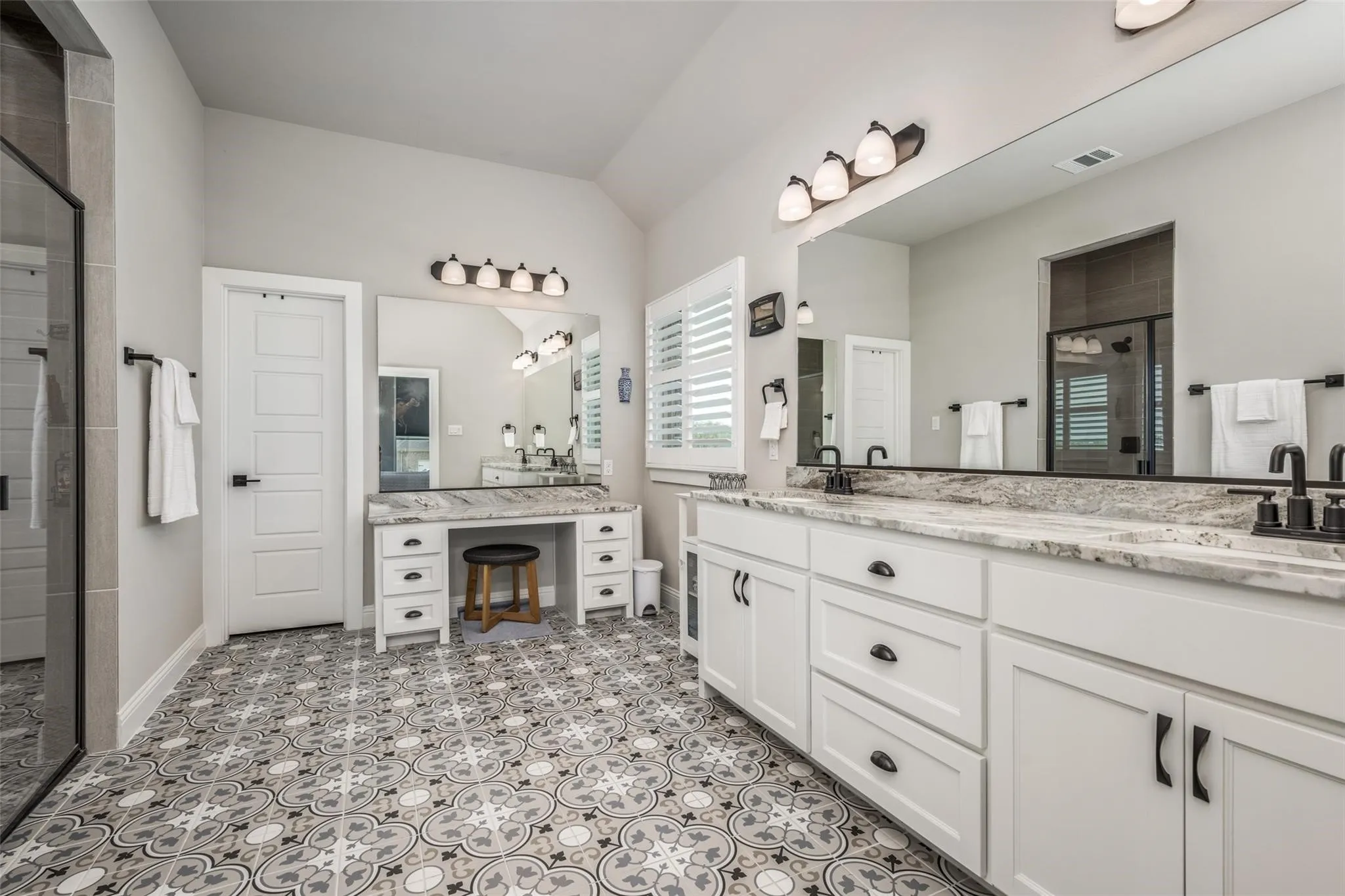 Single Family Residence For Sale in Denton County , 7018 New Castle Lane, Sanger, Texas 76266, 3 Bedroom, 3 Bathroom, 3 Garage spaces, 2,765 Sqft, built in 2020, mls#21350836, Real Estate Agent in Sanger, Homes For Sale in Denton county, Homes For Sale in Sanger, Realtor in Sanger Texas, Real Estate Brokerage Independent Realty Texas, Luminita Cordes Realtor
