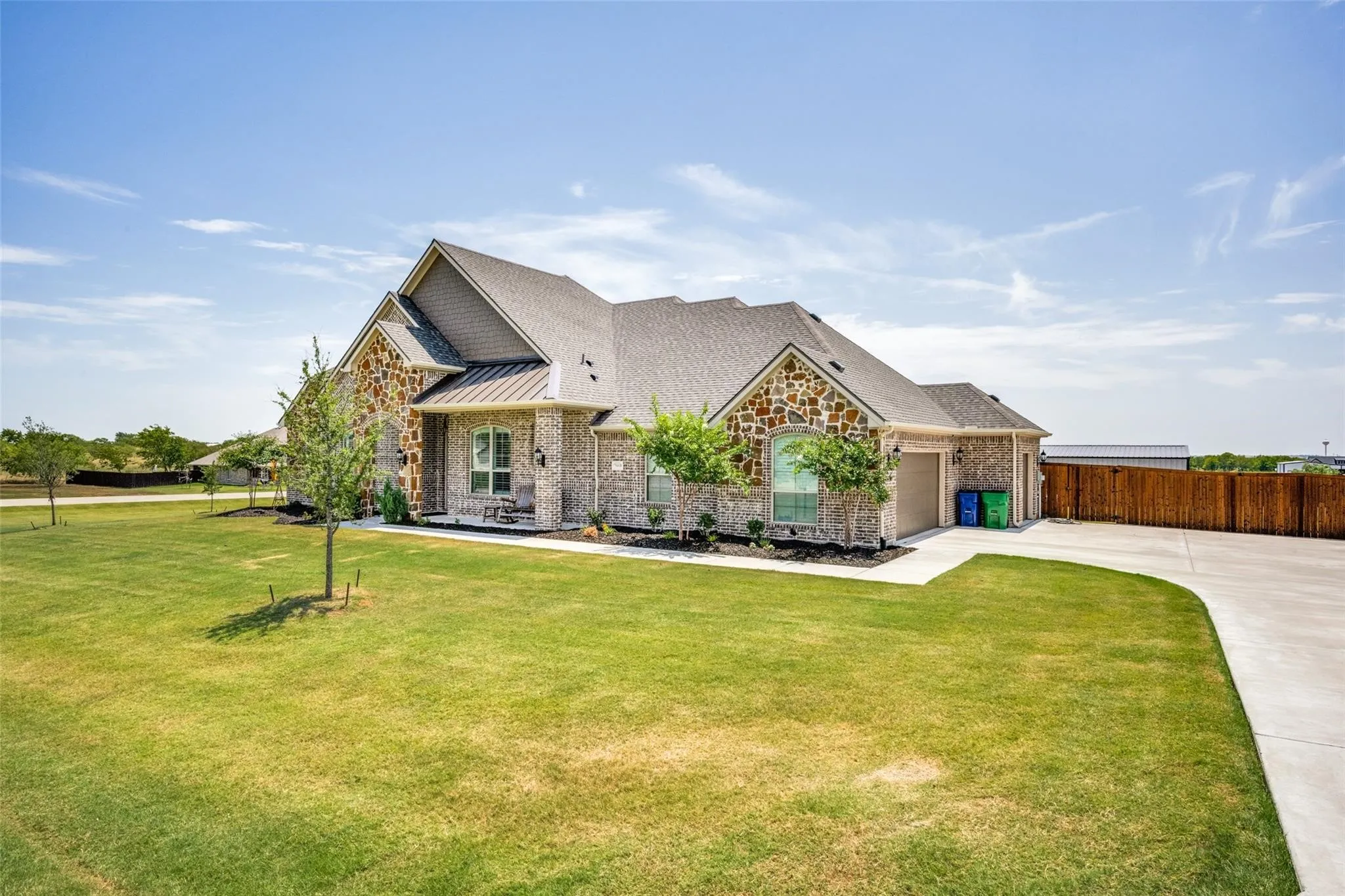 Single Family Residence For Sale in Denton County , 7018 New Castle Lane, Sanger, Texas 76266, 3 Bedroom, 3 Bathroom, 3 Garage spaces, 2,765 Sqft, built in 2020, mls#21350836, Real Estate Agent in Sanger, Homes For Sale in Denton county, Homes For Sale in Sanger, Realtor in Sanger Texas, Real Estate Brokerage Independent Realty Texas, Luminita Cordes Realtor